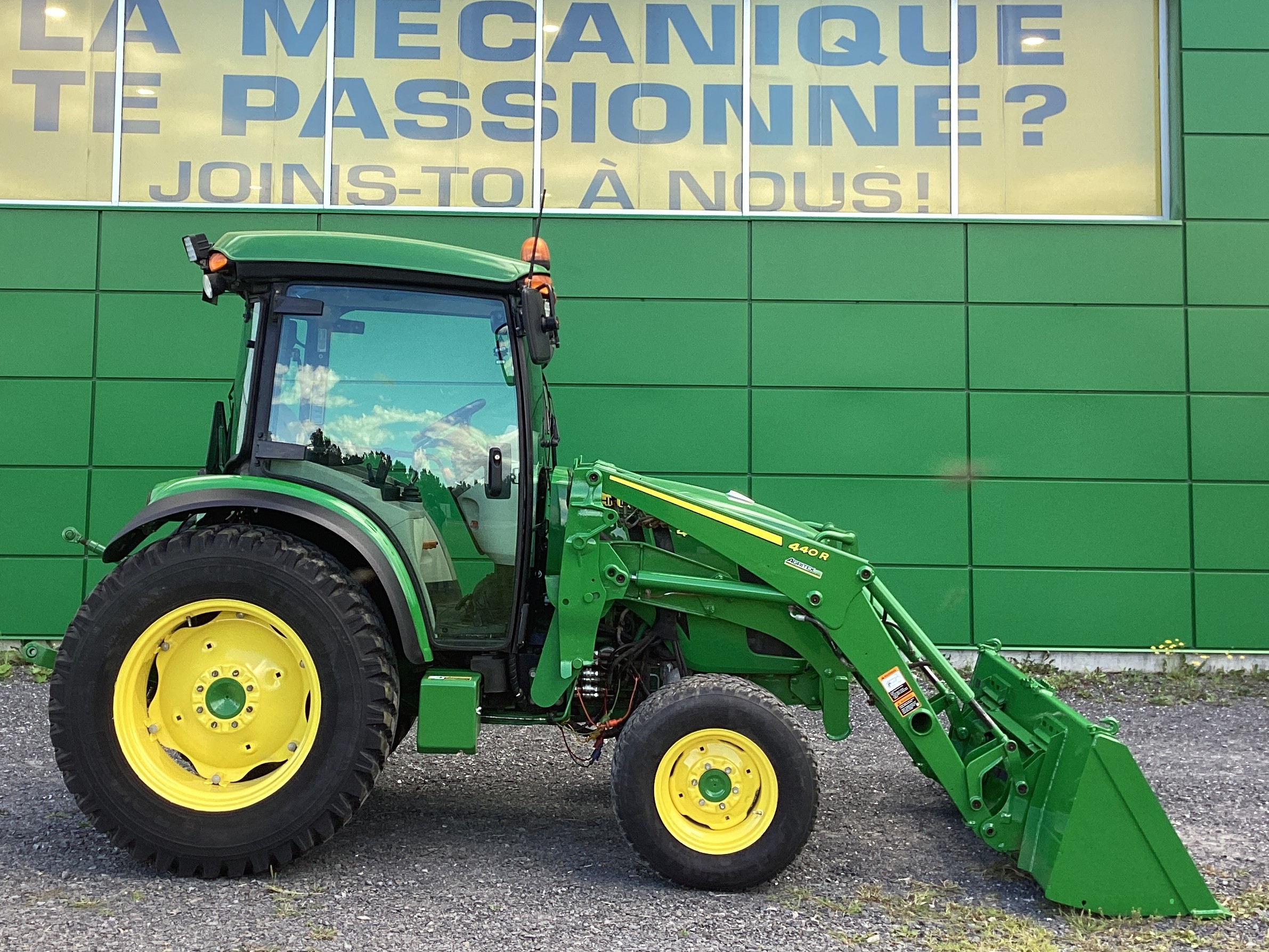 John Deere 4066R NOKIAN LOADER