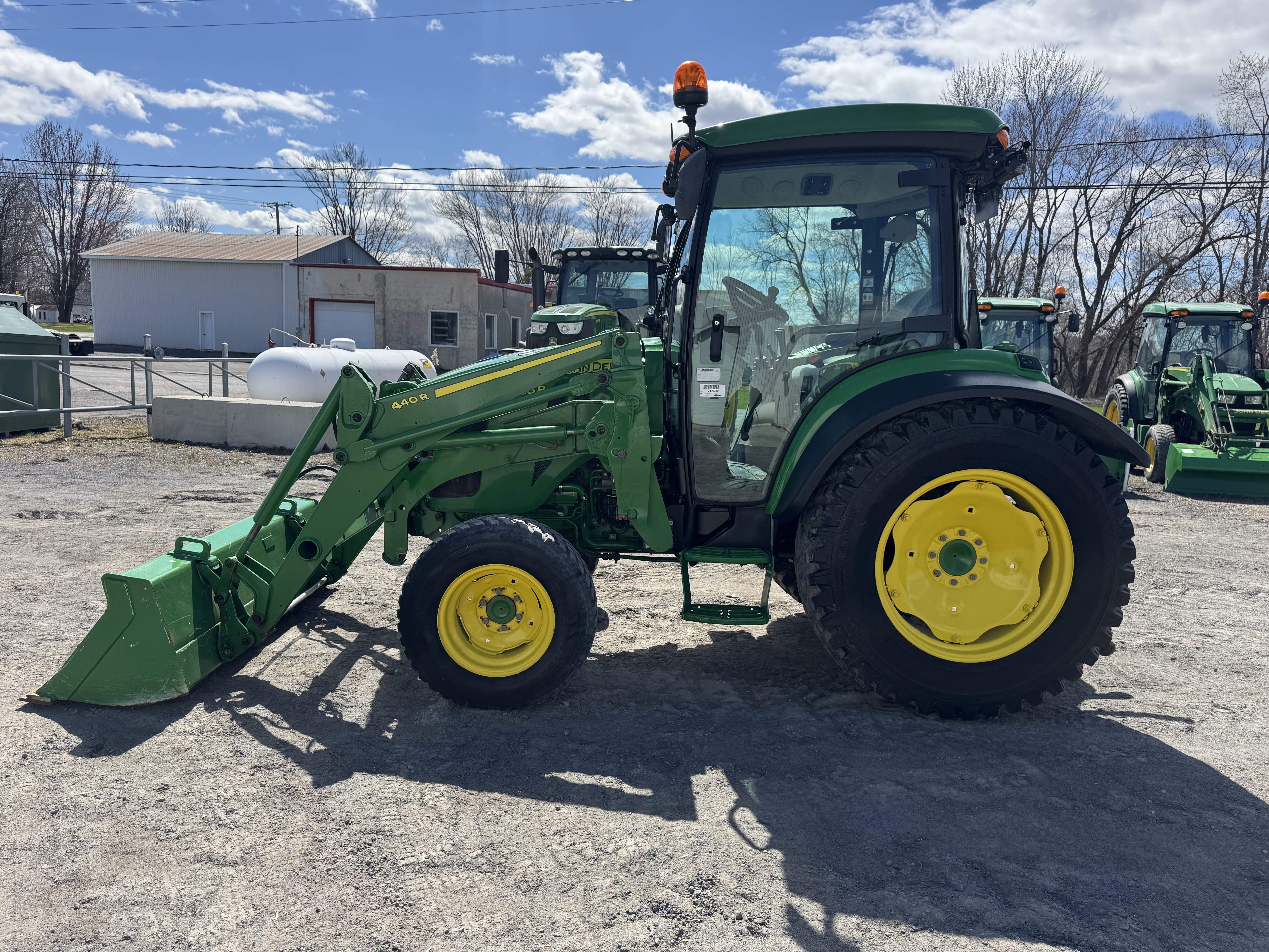 John Deere 4066R NOKIAN LOADER