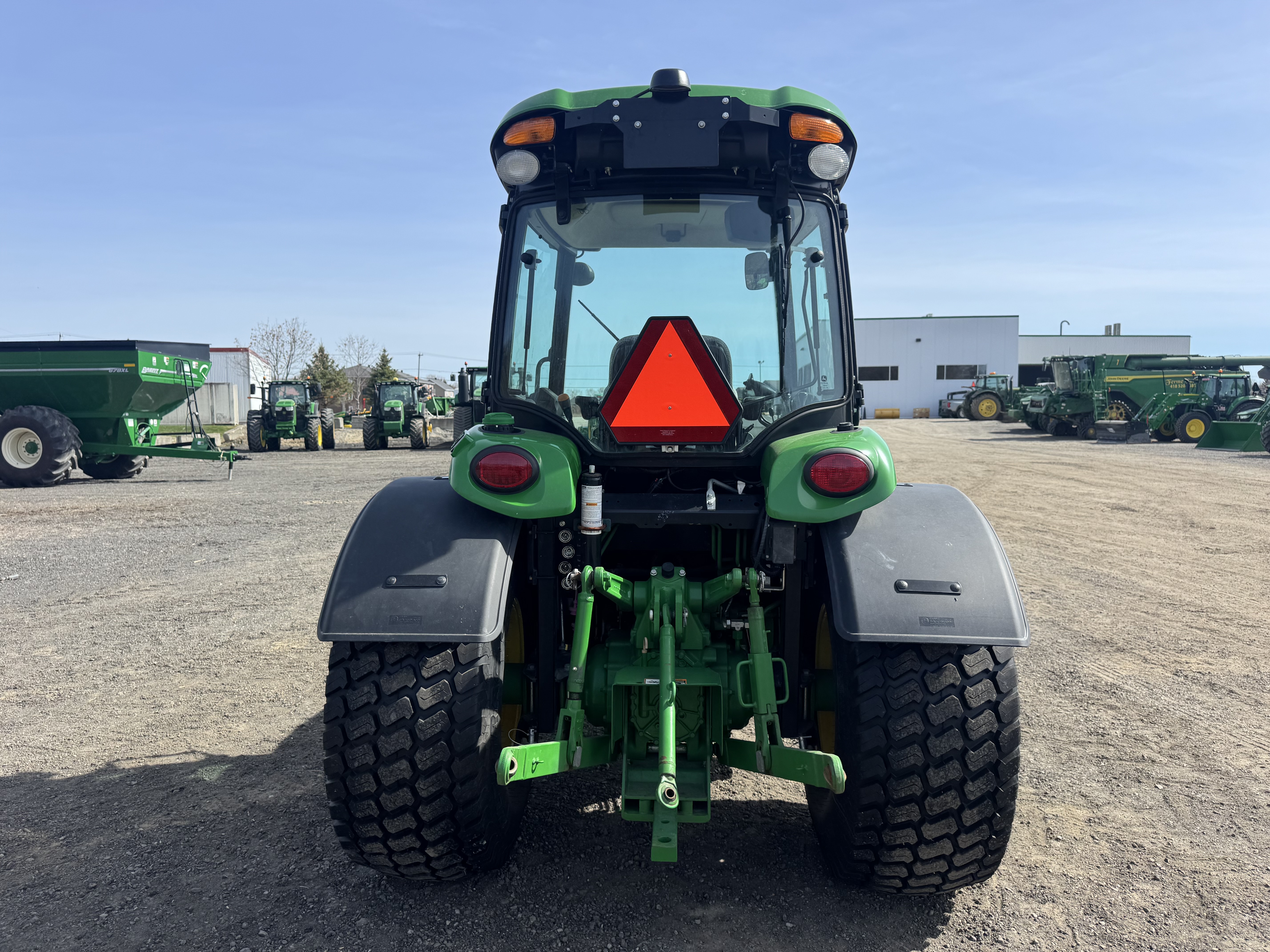John Deere 4066R GRATTE TURF    