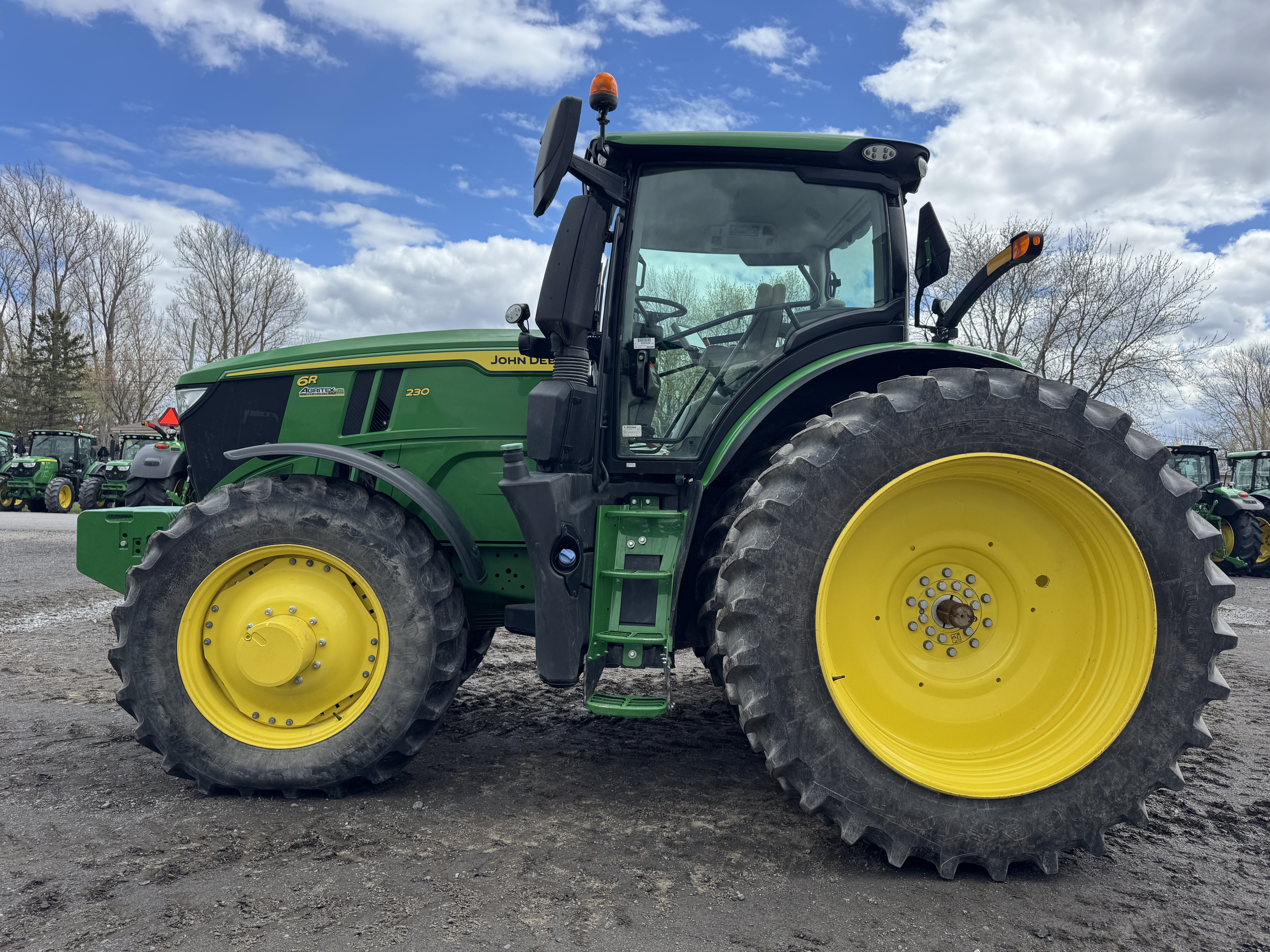 John Deere 6R 230
