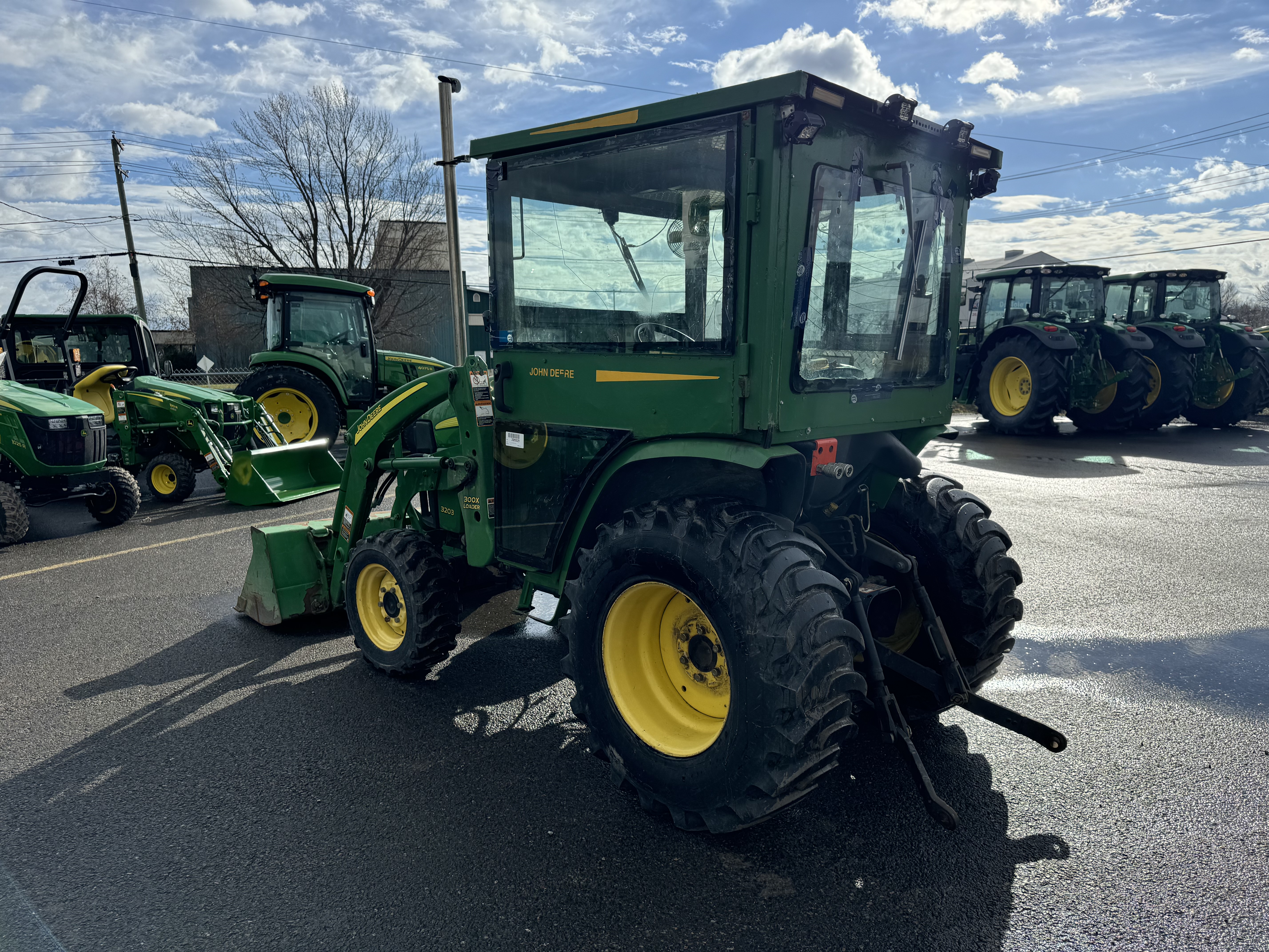 John Deere 3203