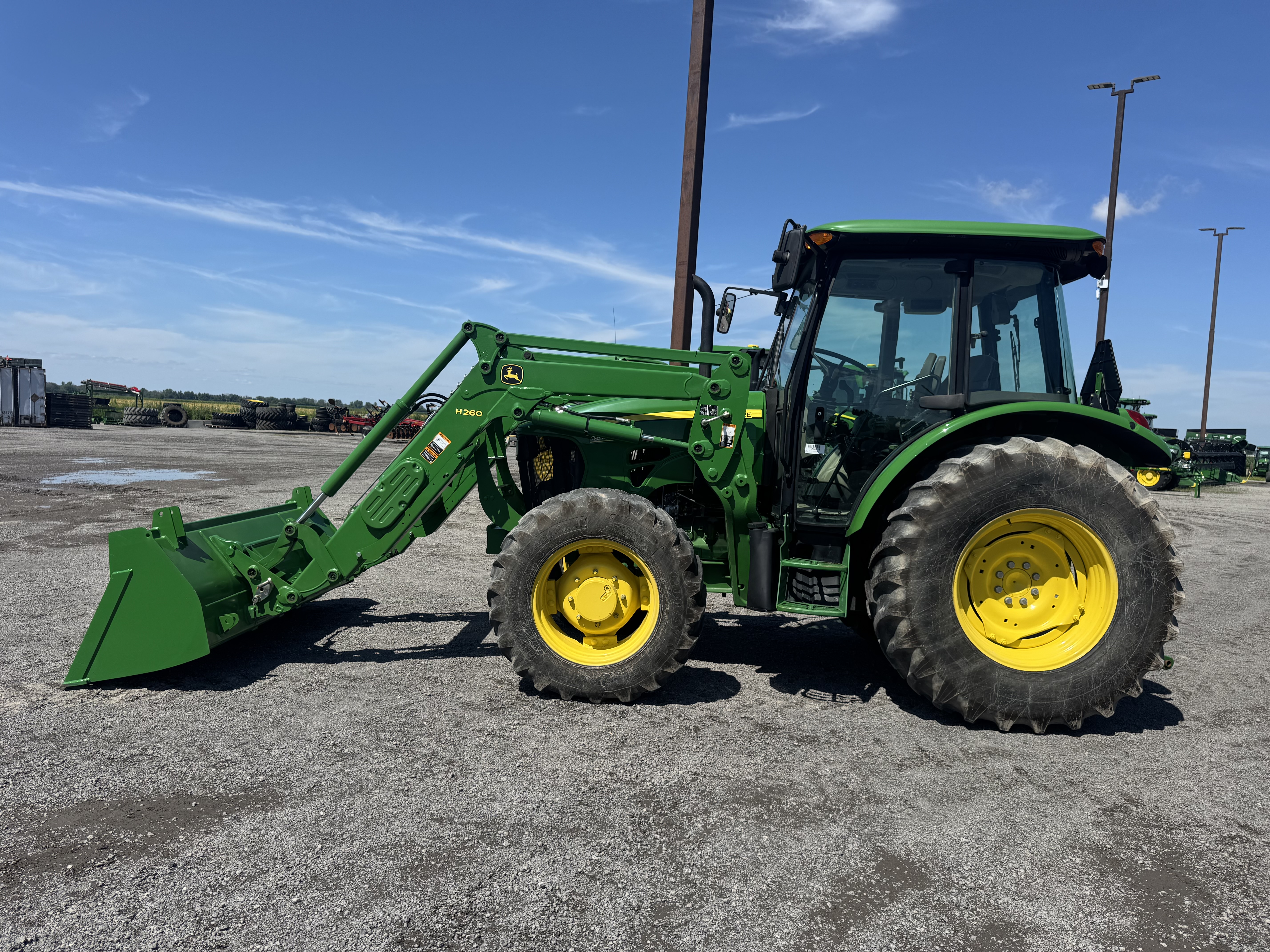 John Deere 5085M