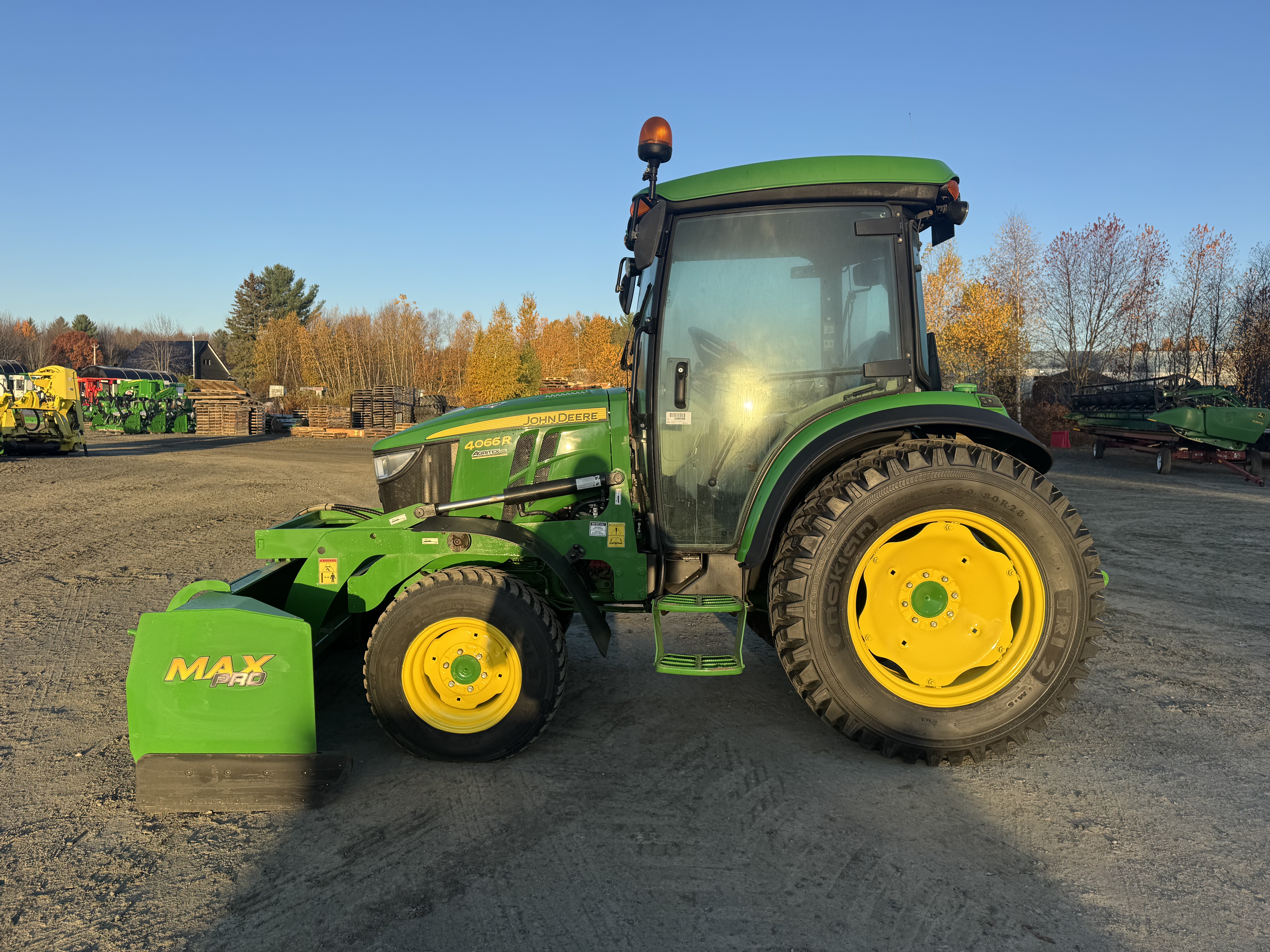 John Deere 4066R GRATTE NOKIAN  ***LOCATION HIVER 2025-2026 VOIR GAB***