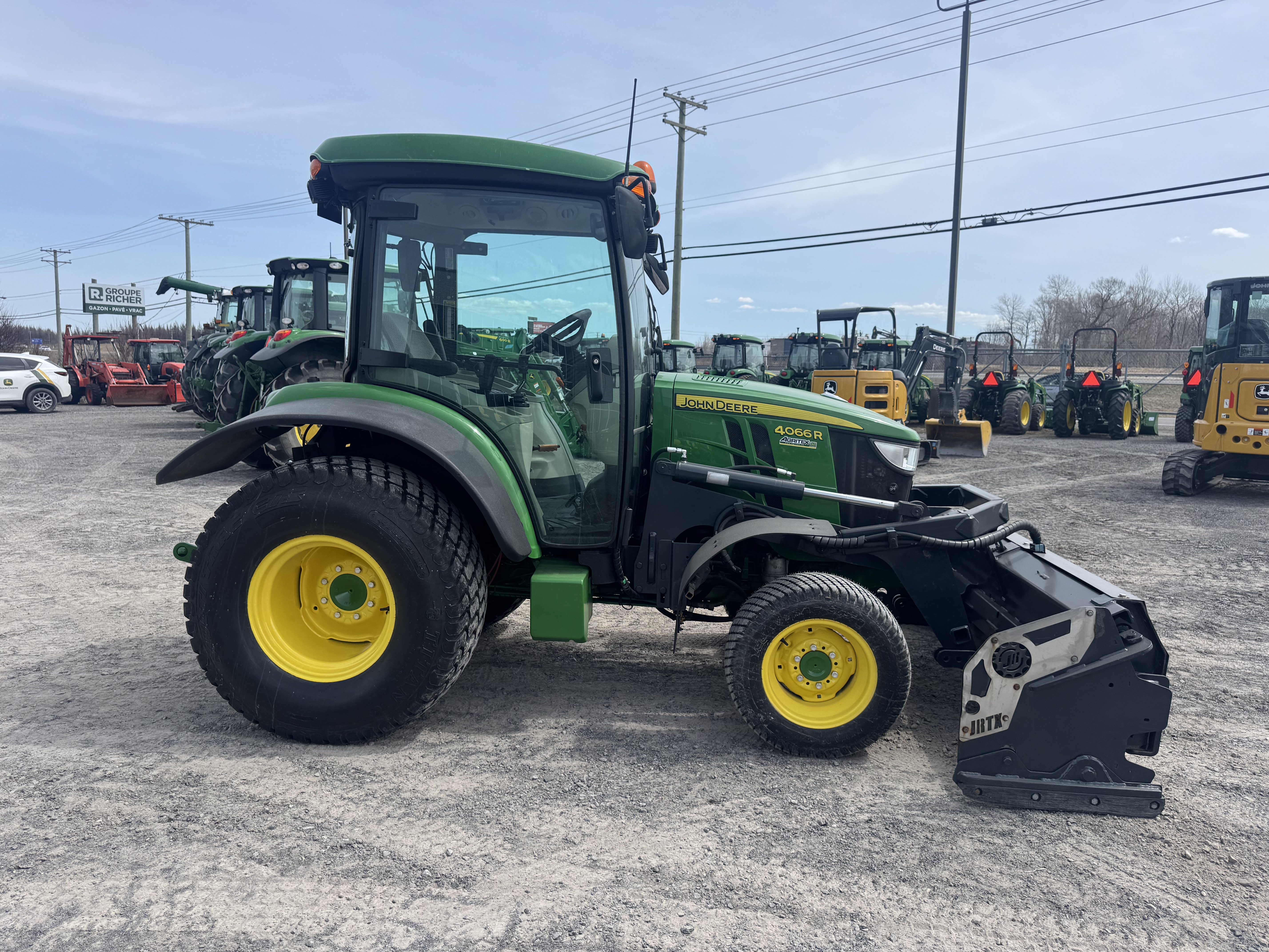 John Deere 4066R GRATTE TURF    