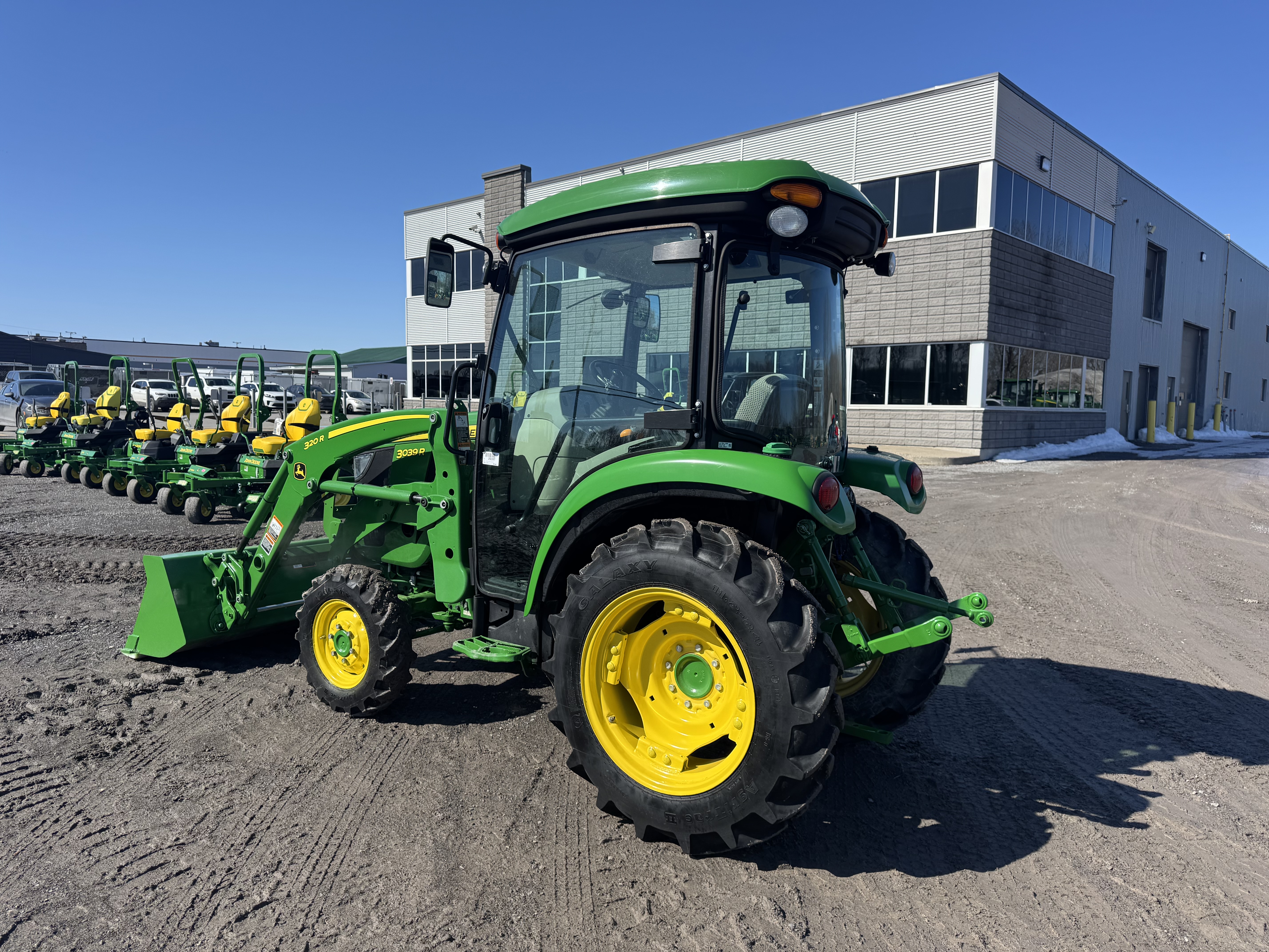 John Deere 3039R