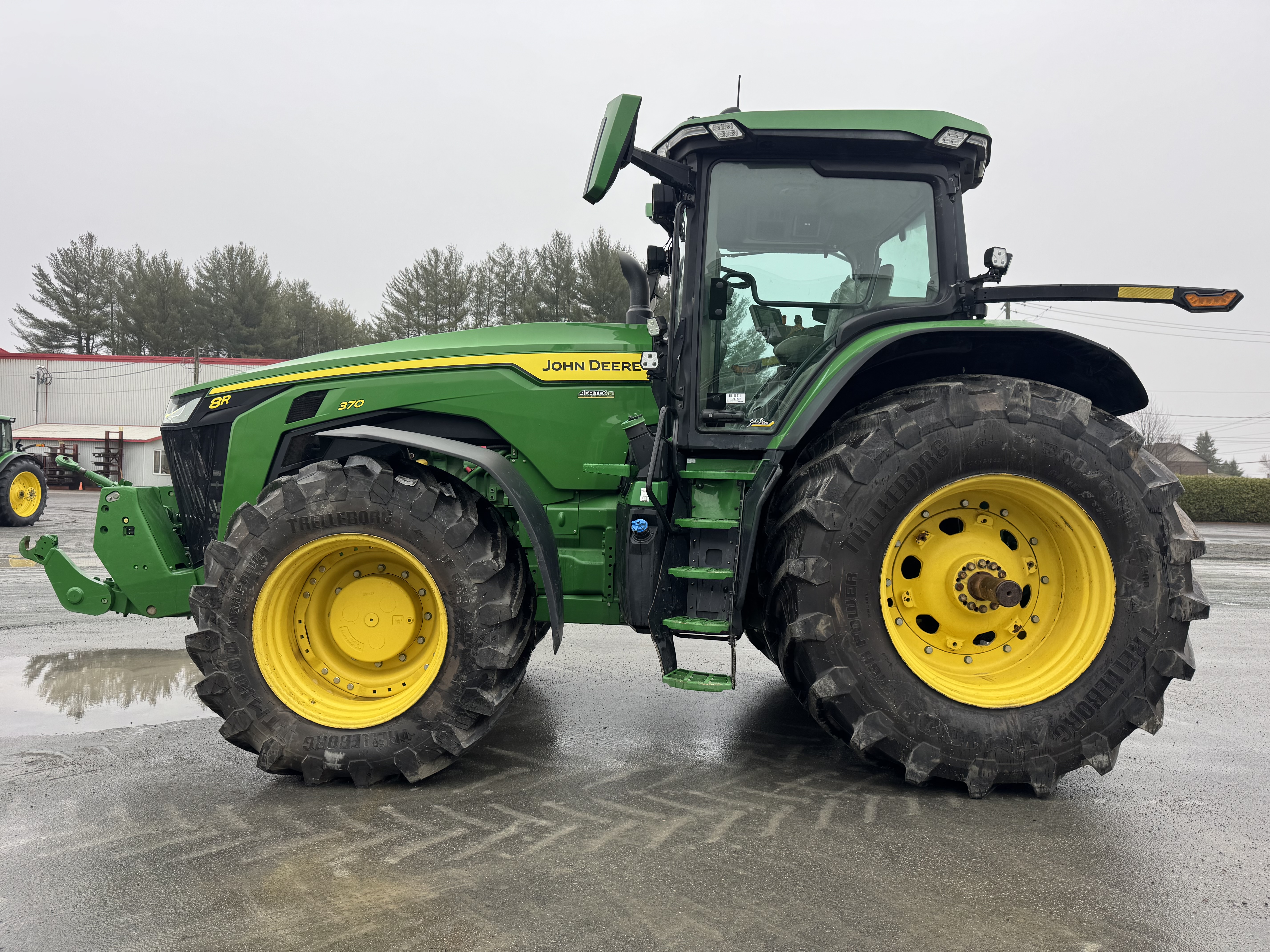 John Deere 8R 370 FRT HTCH PTO