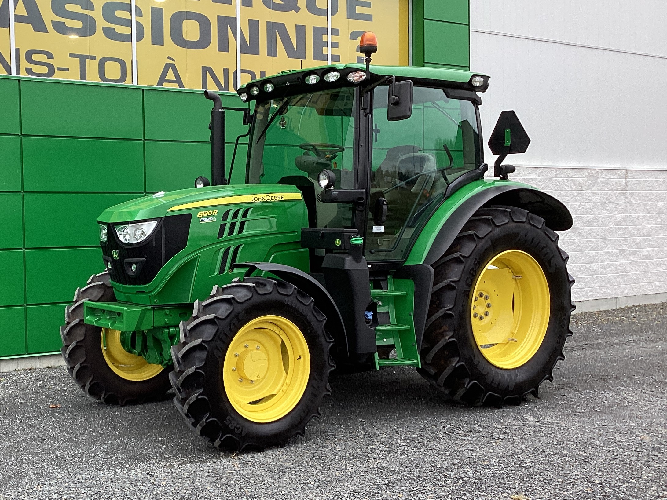 John Deere 6120R