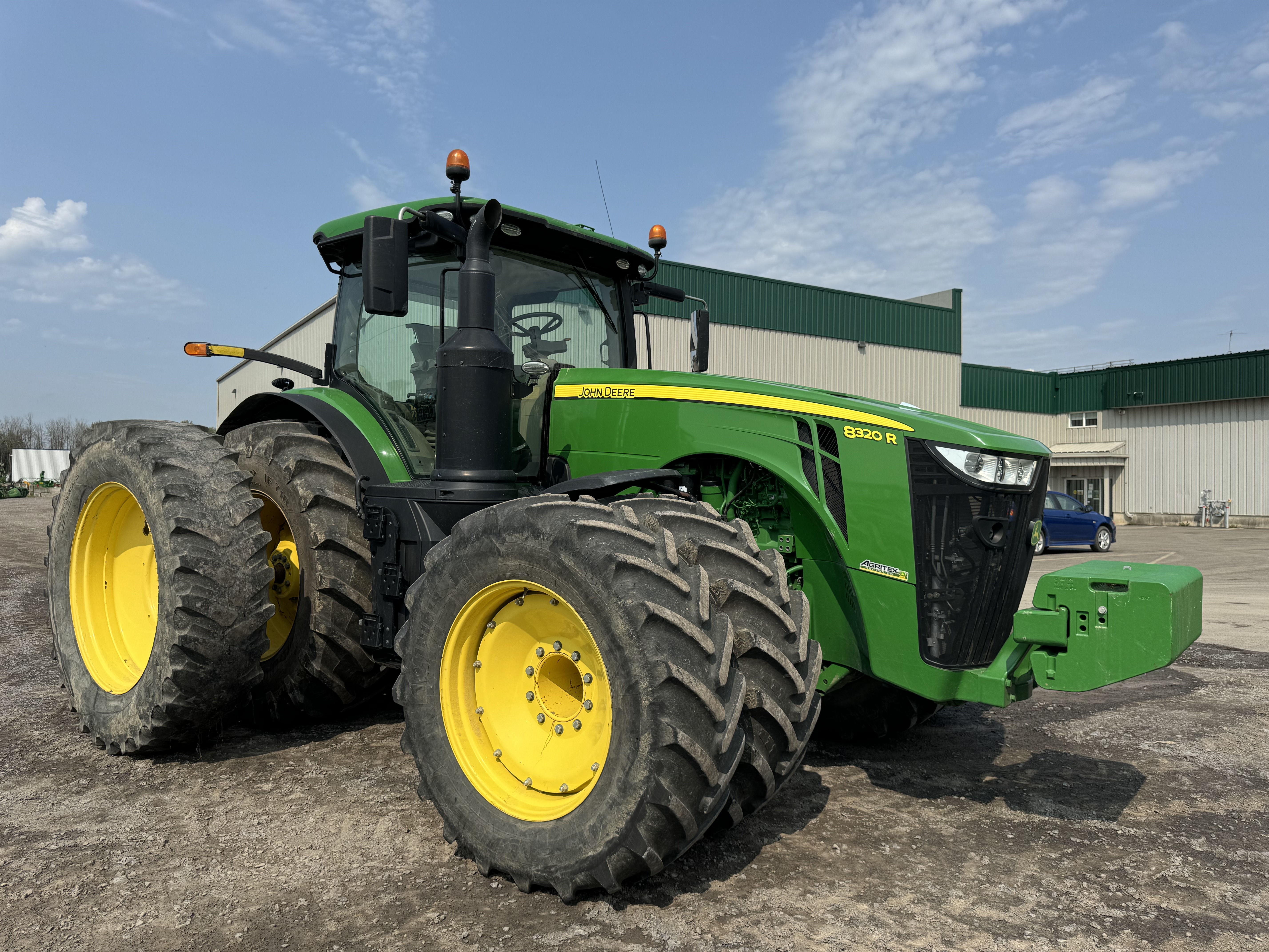 John Deere 8320R  