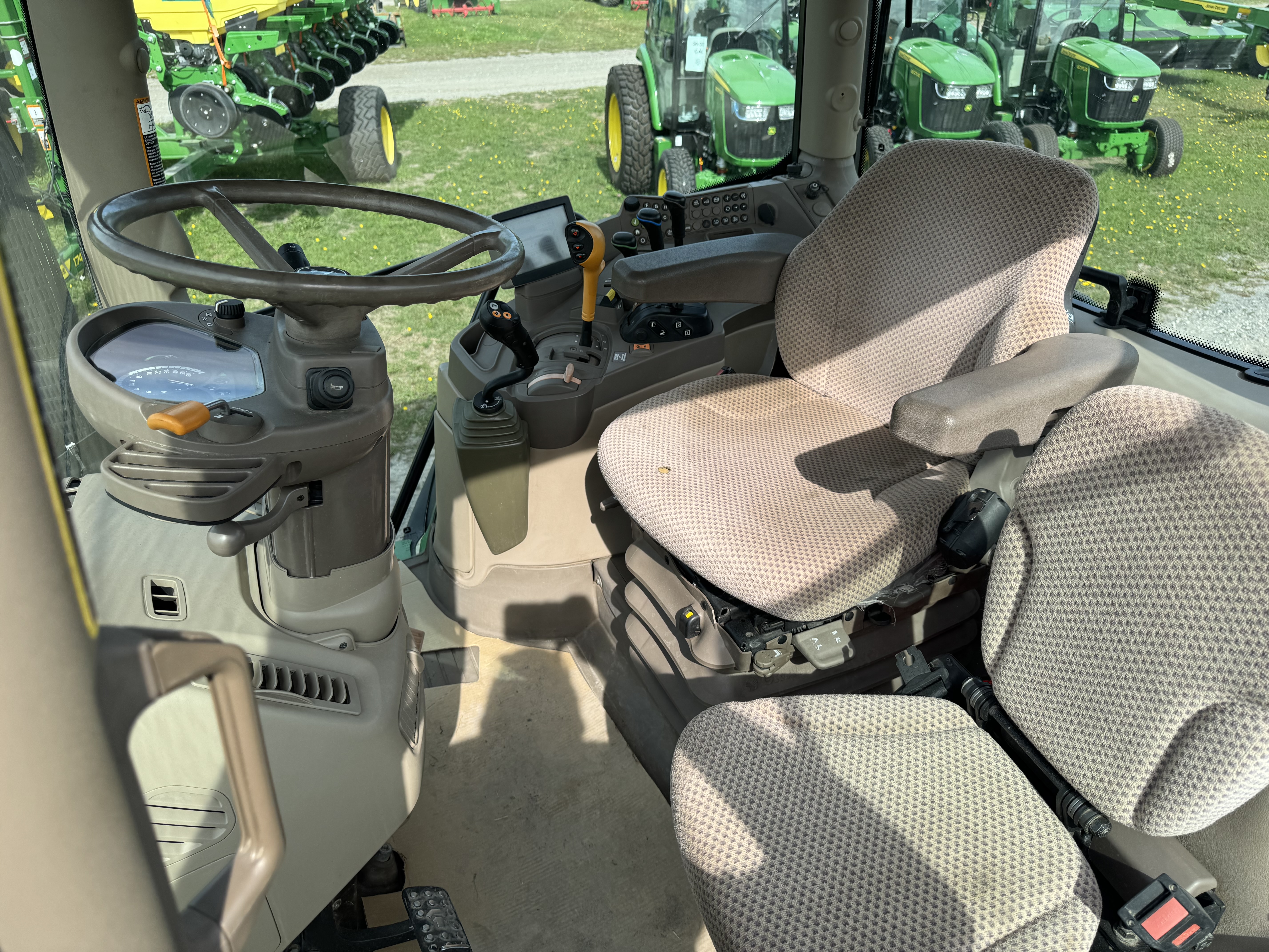 John Deere 6115R 