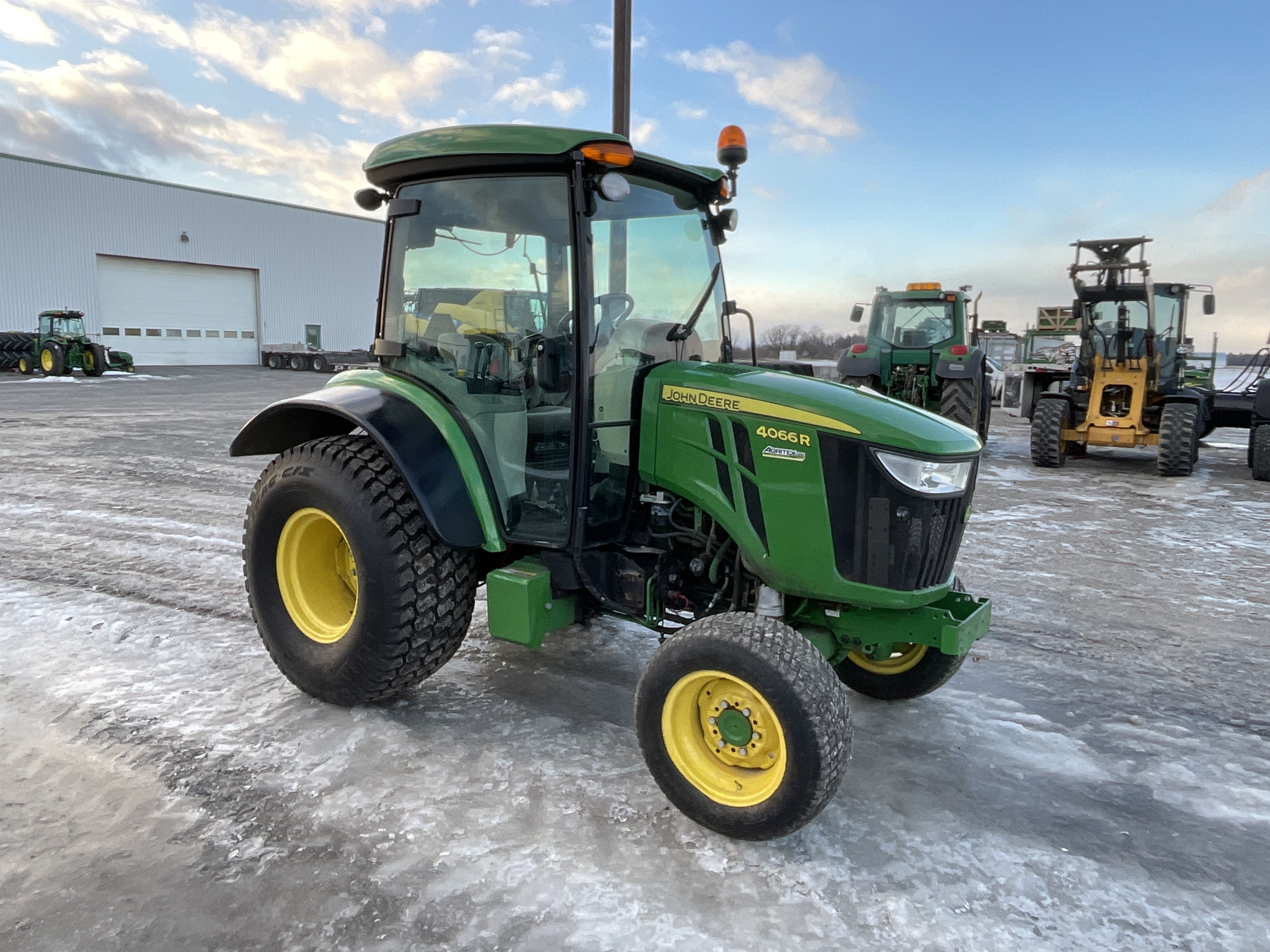 John Deere 4066R TURF