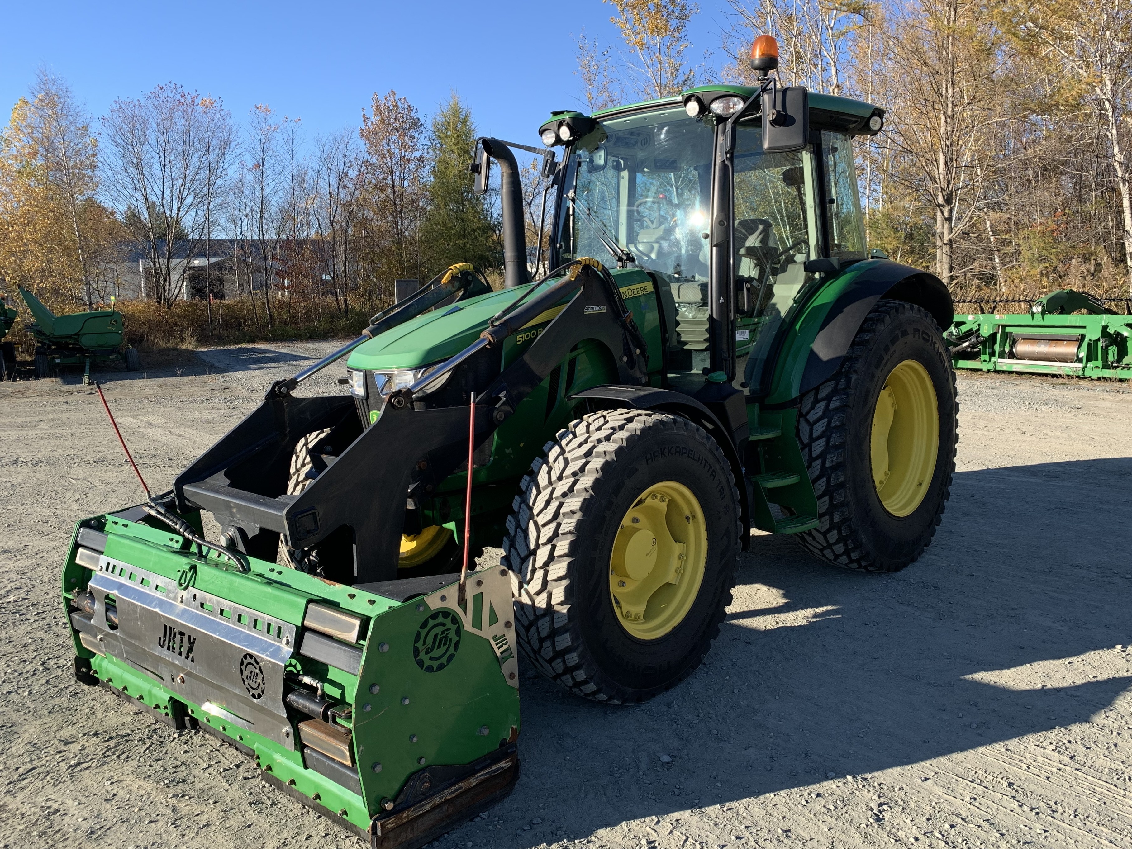 John Deere 5100R NOKIAN JRTX