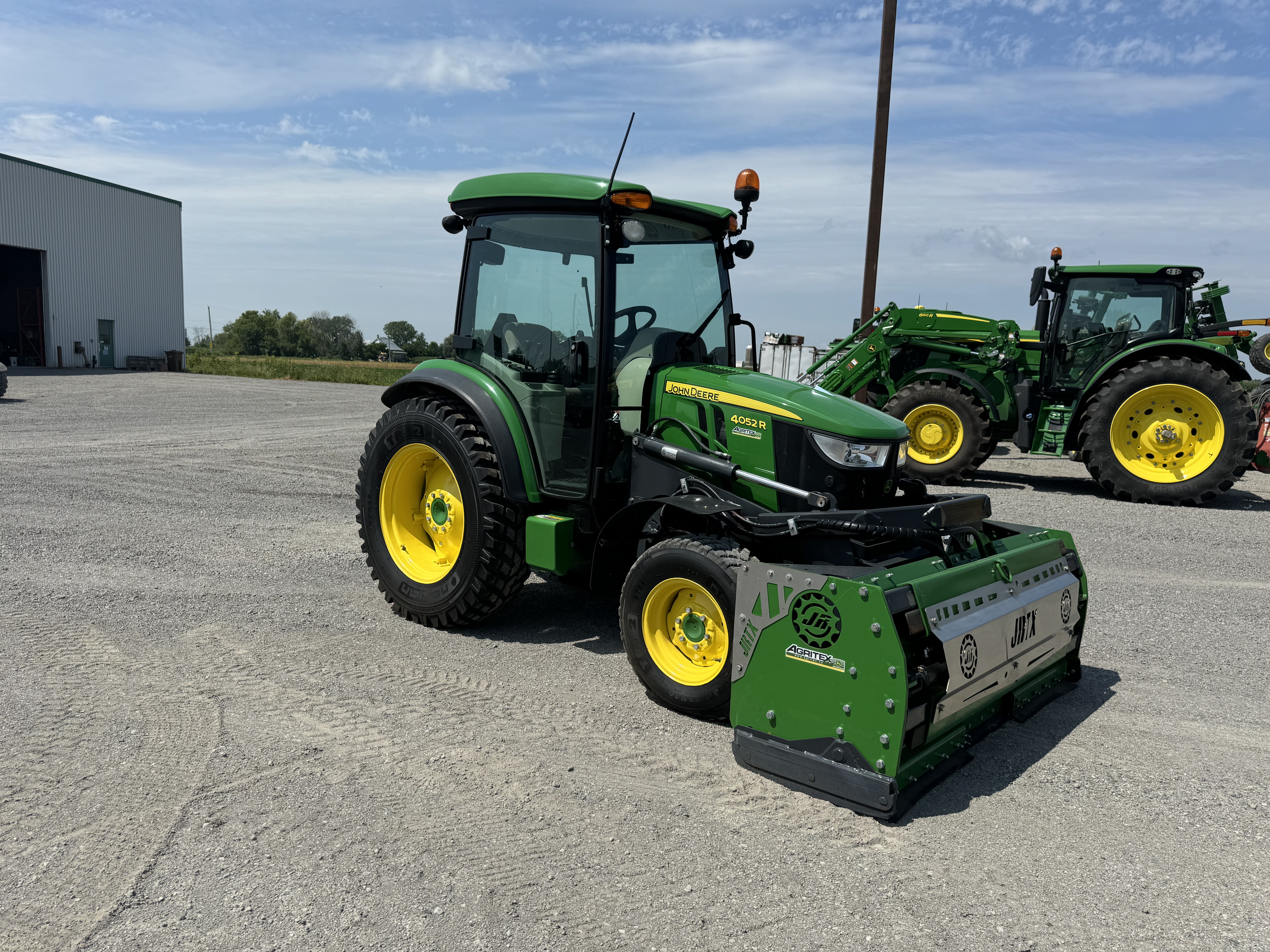 John Deere 4052R GRATTE NOKIAN  