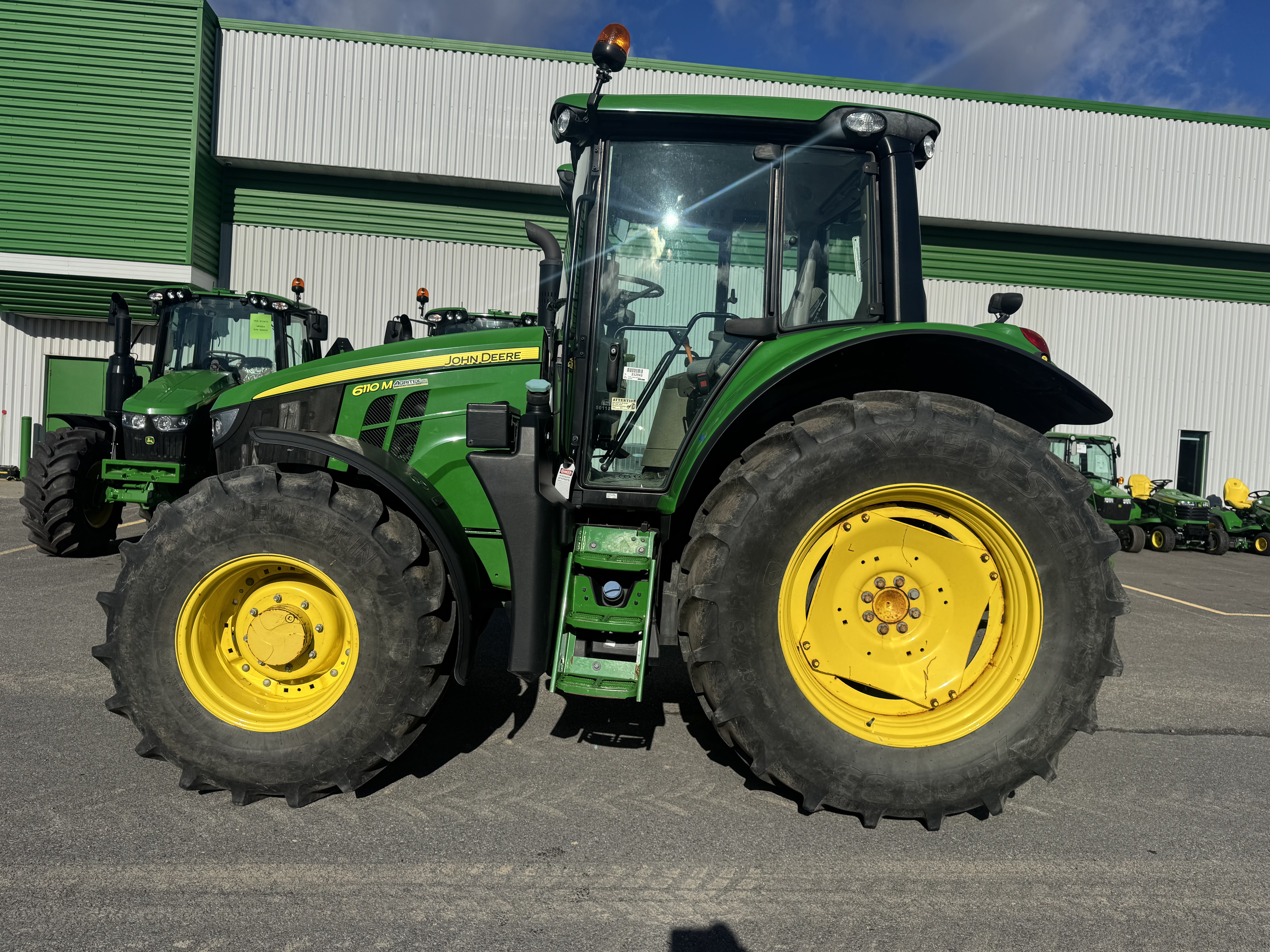 John Deere 6110M