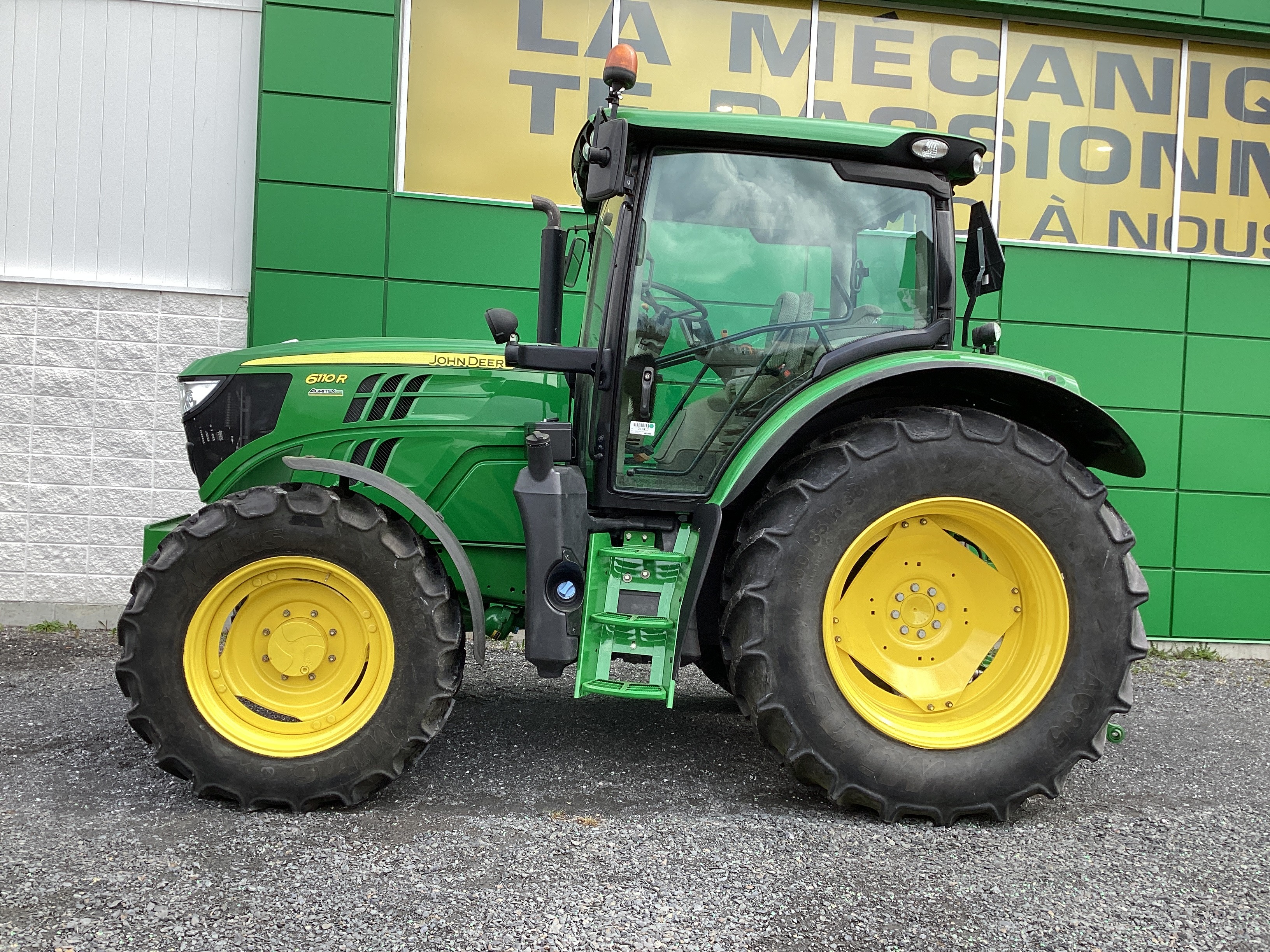John Deere 6110R