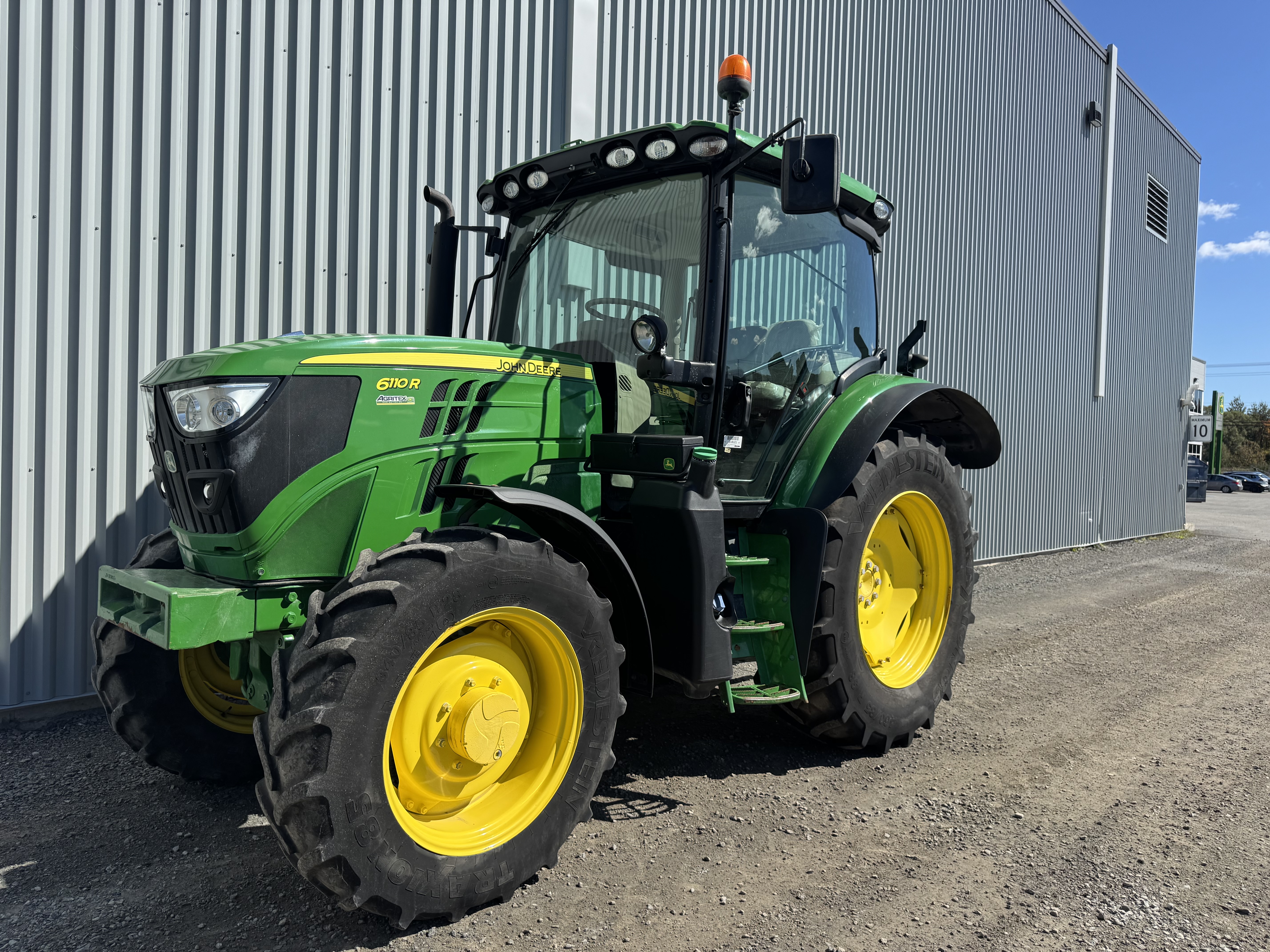 John Deere 6110R