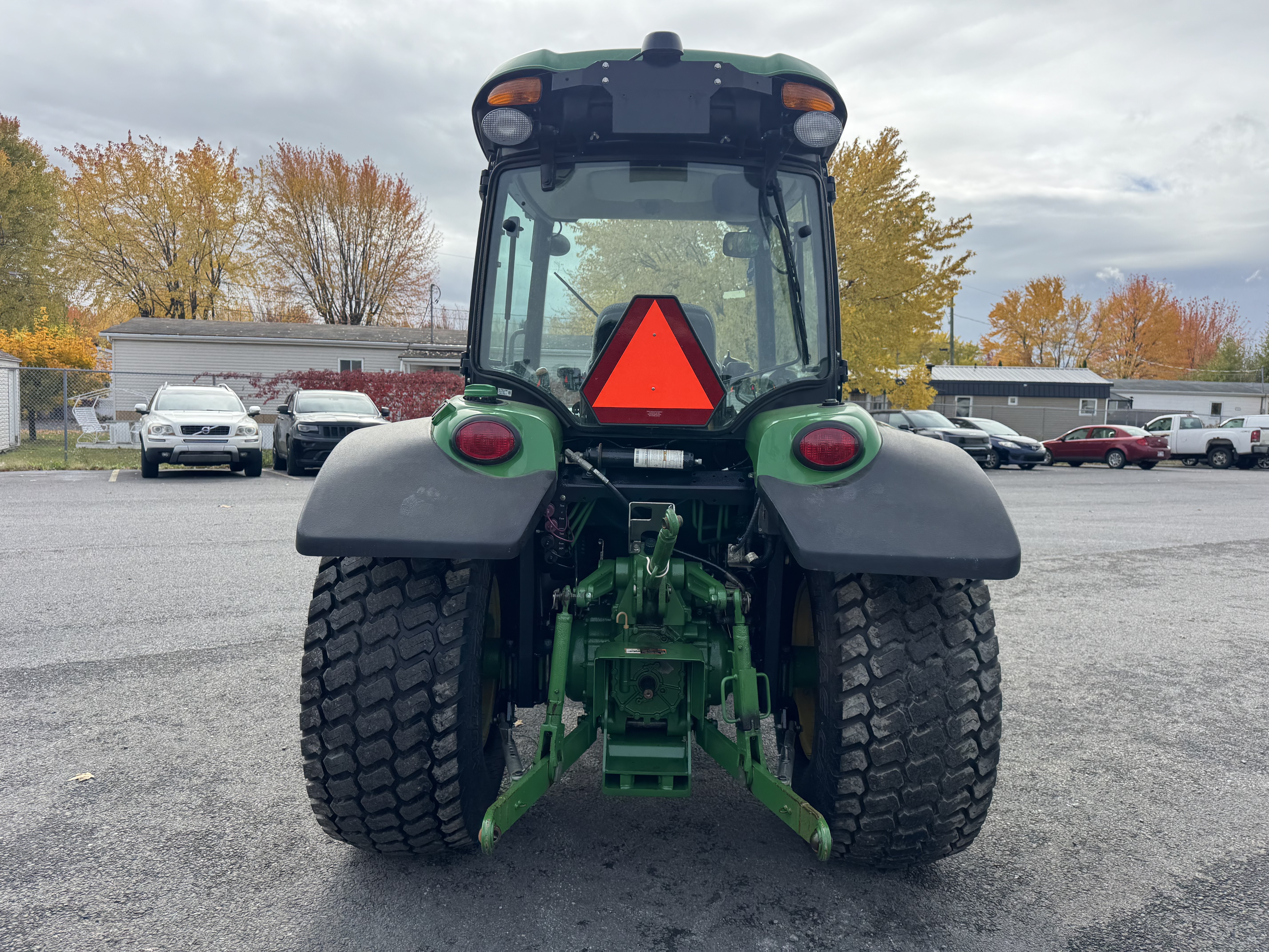 John Deere 4066R TURF GRATTE 