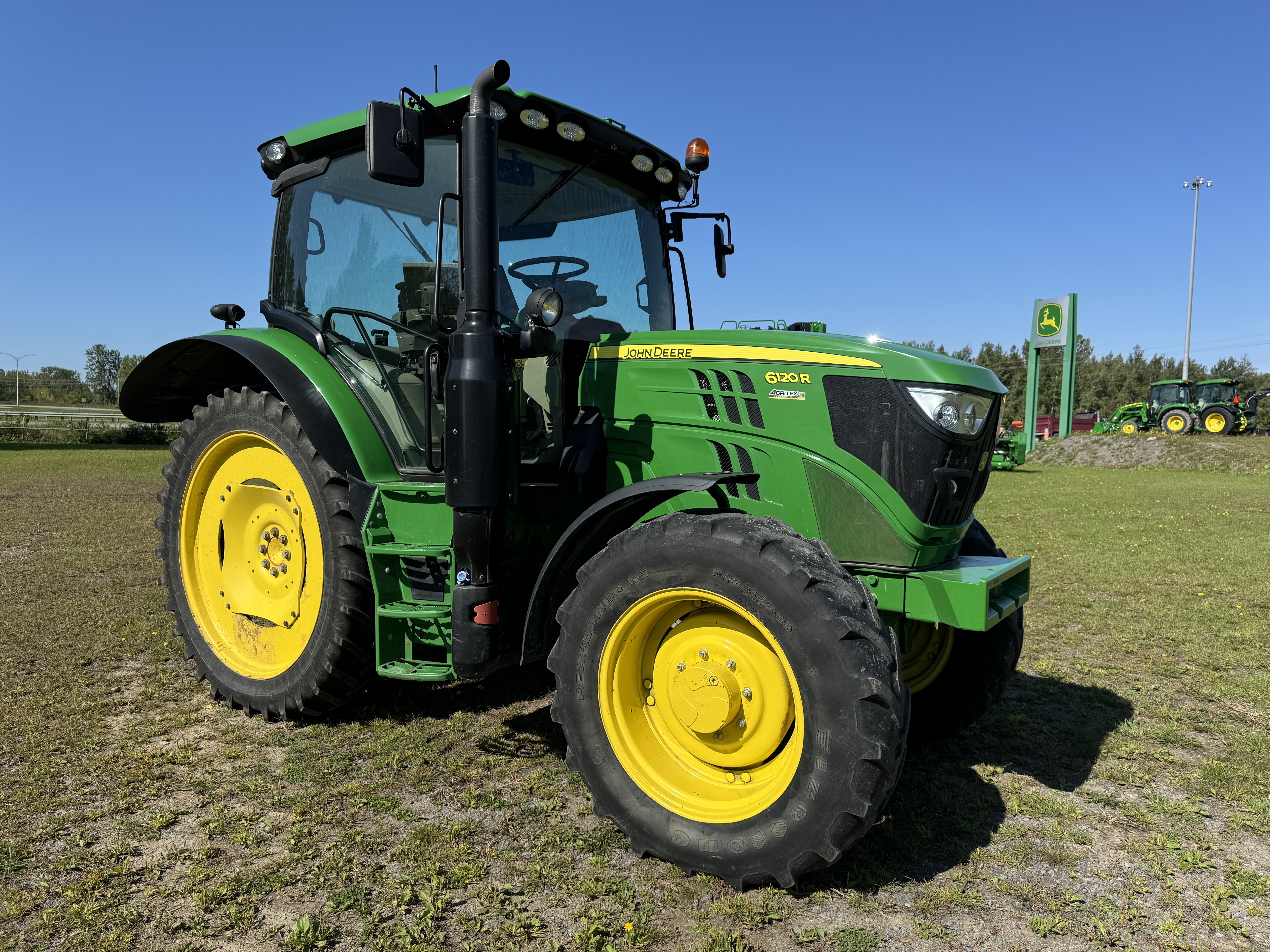 John Deere 6120R 