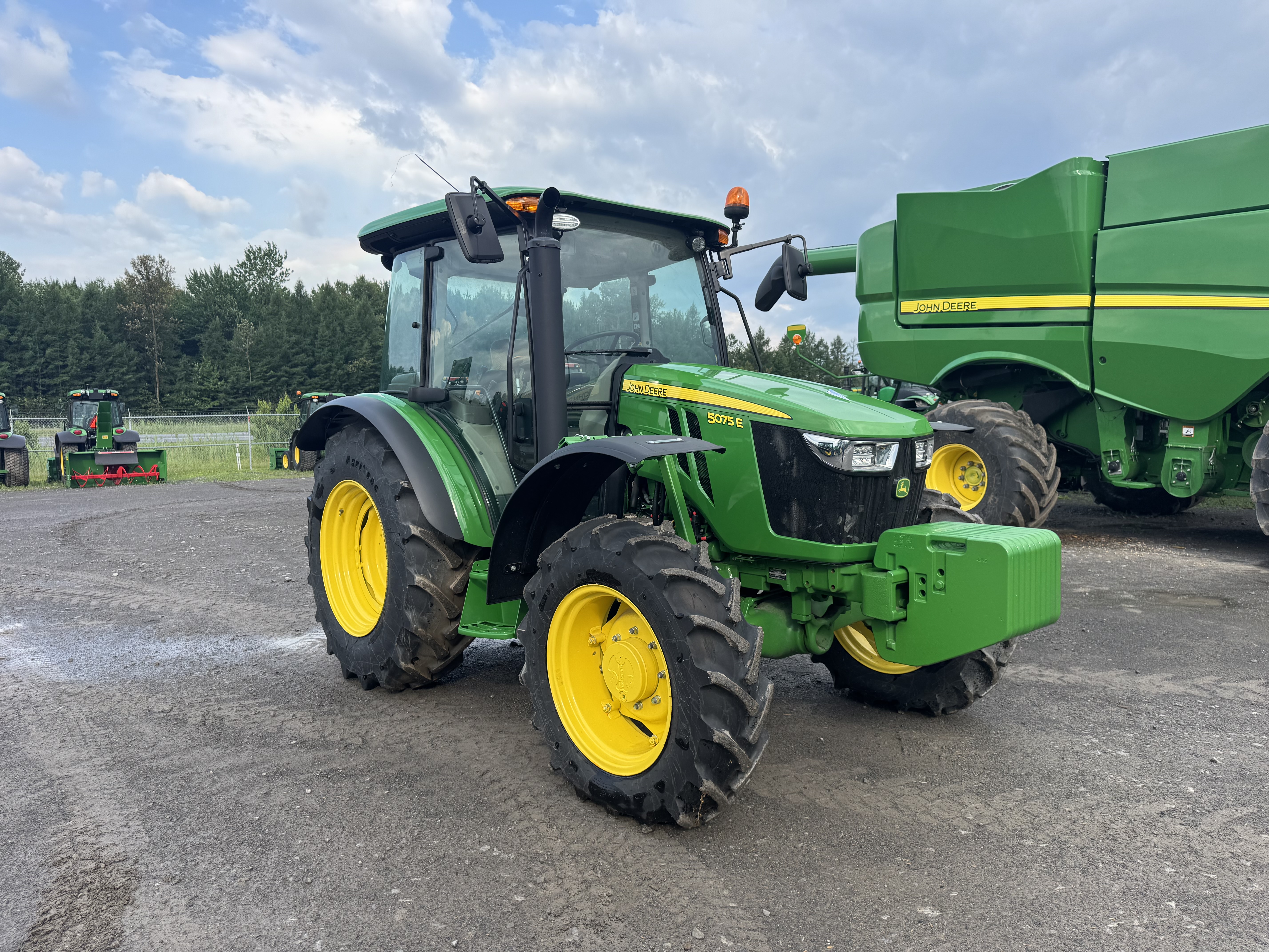 John Deere 5075E