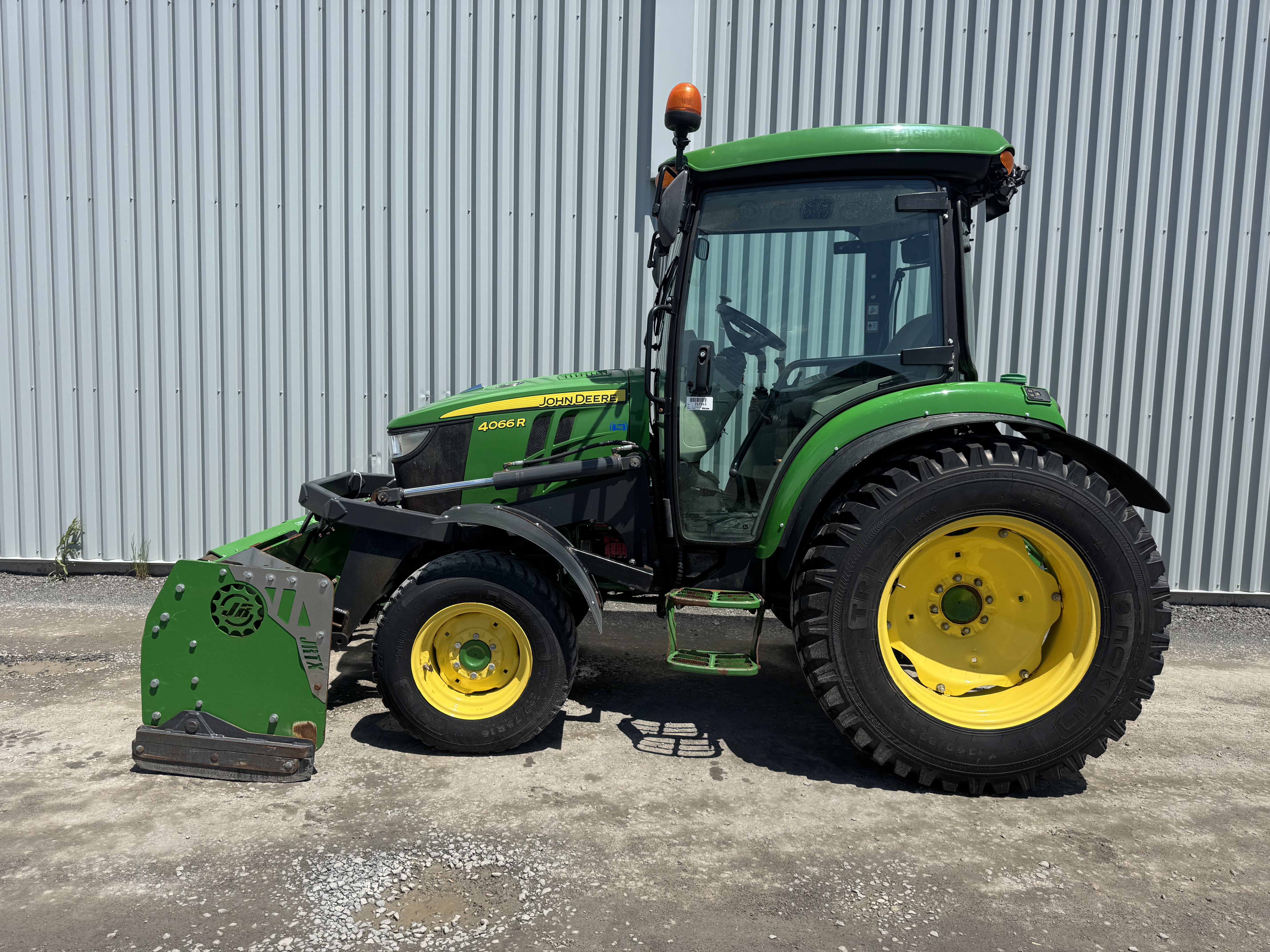 John Deere 4066R GRATTE NOKIAN    