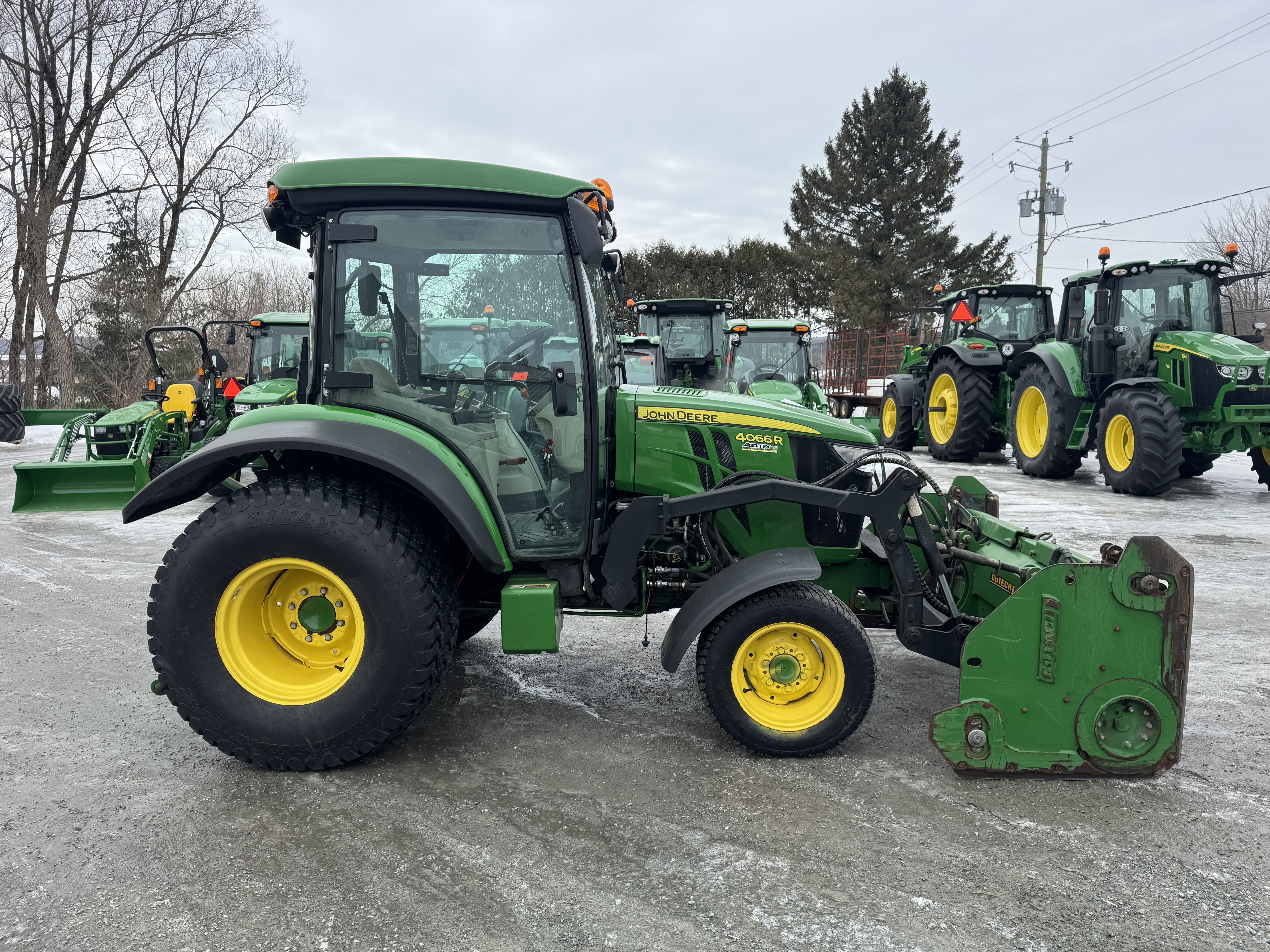 John Deere 4066R GRATTE TURF    