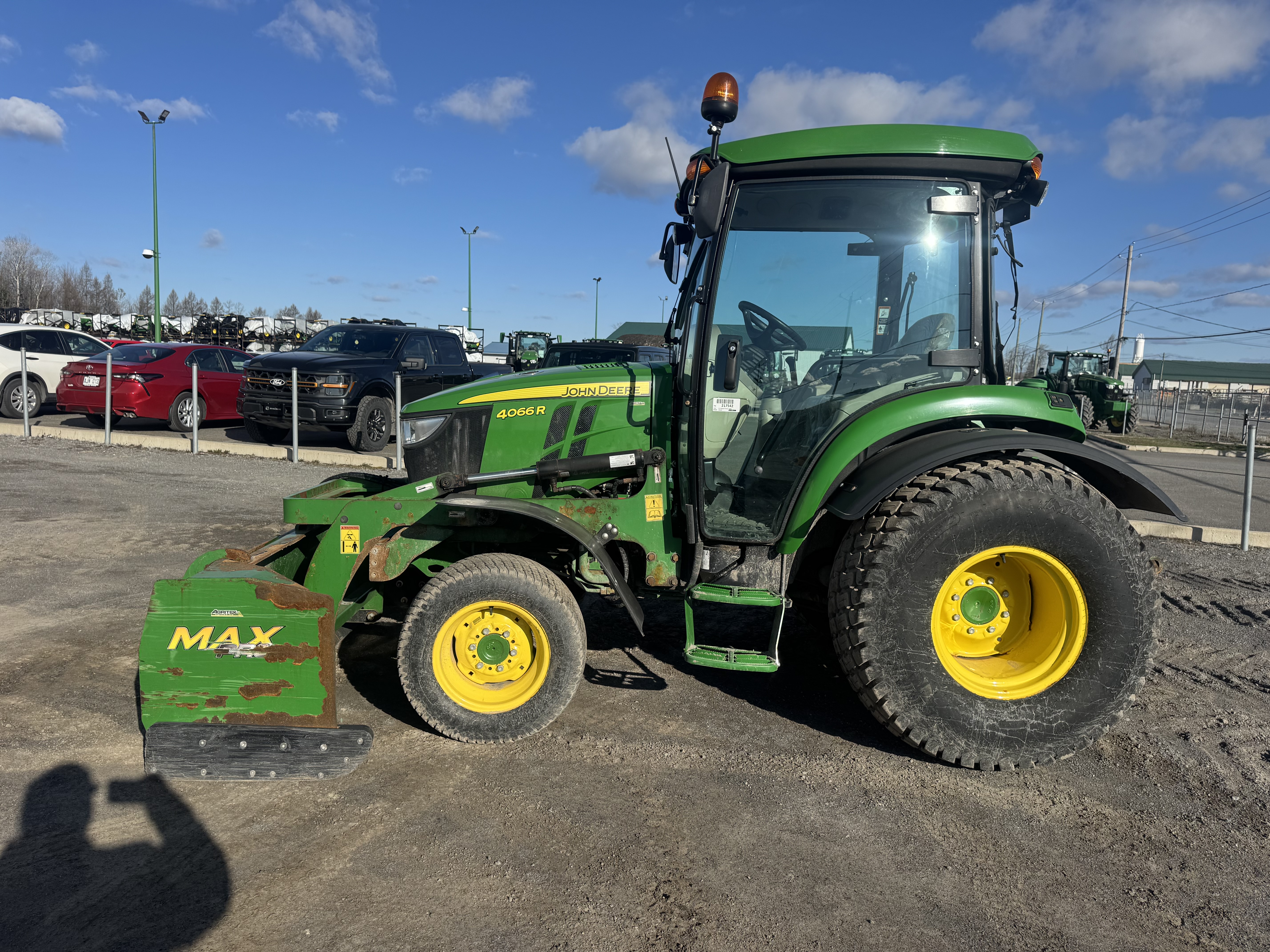 John Deere 4066R GRATTE TURF    