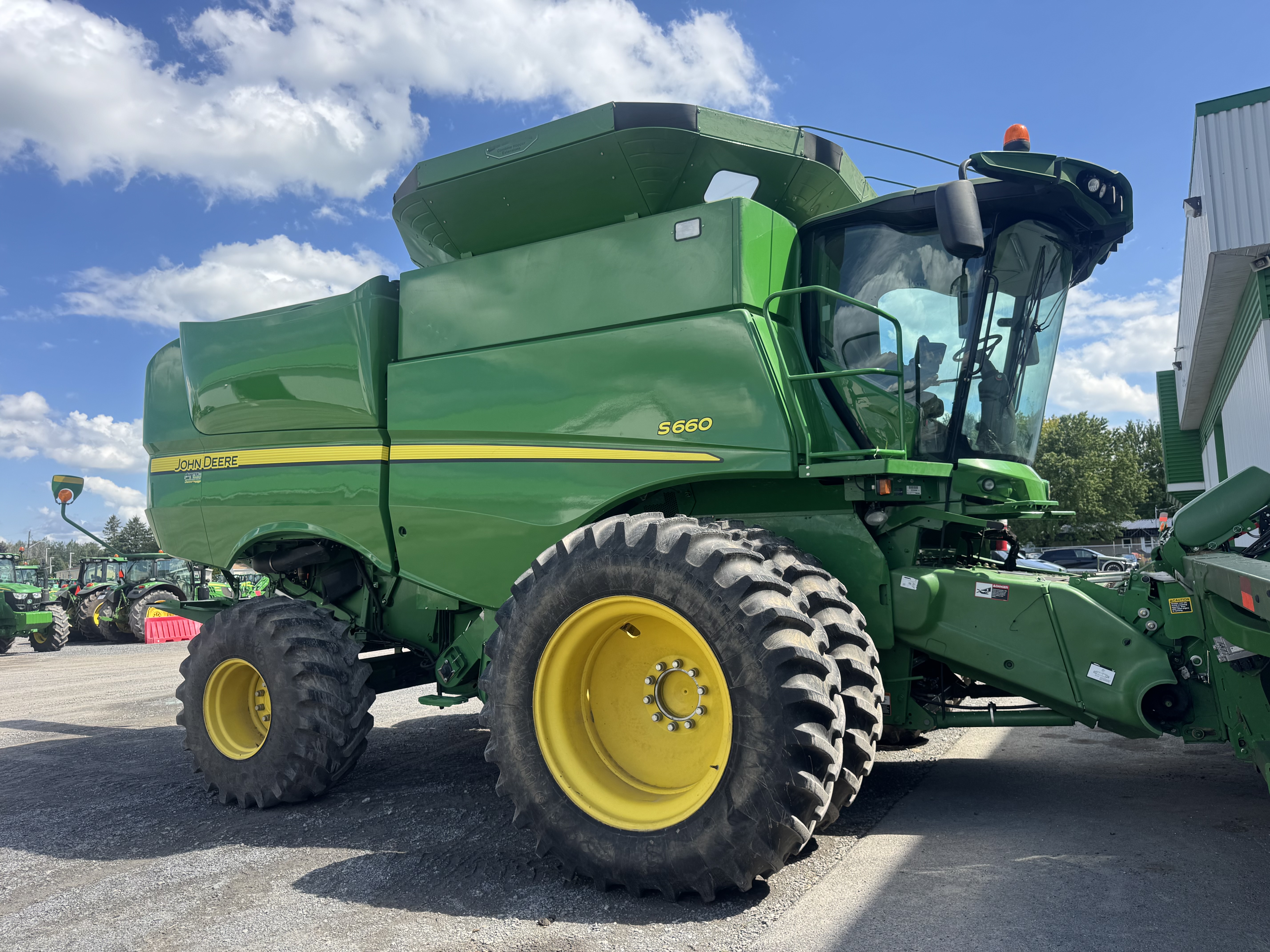 John Deere S660