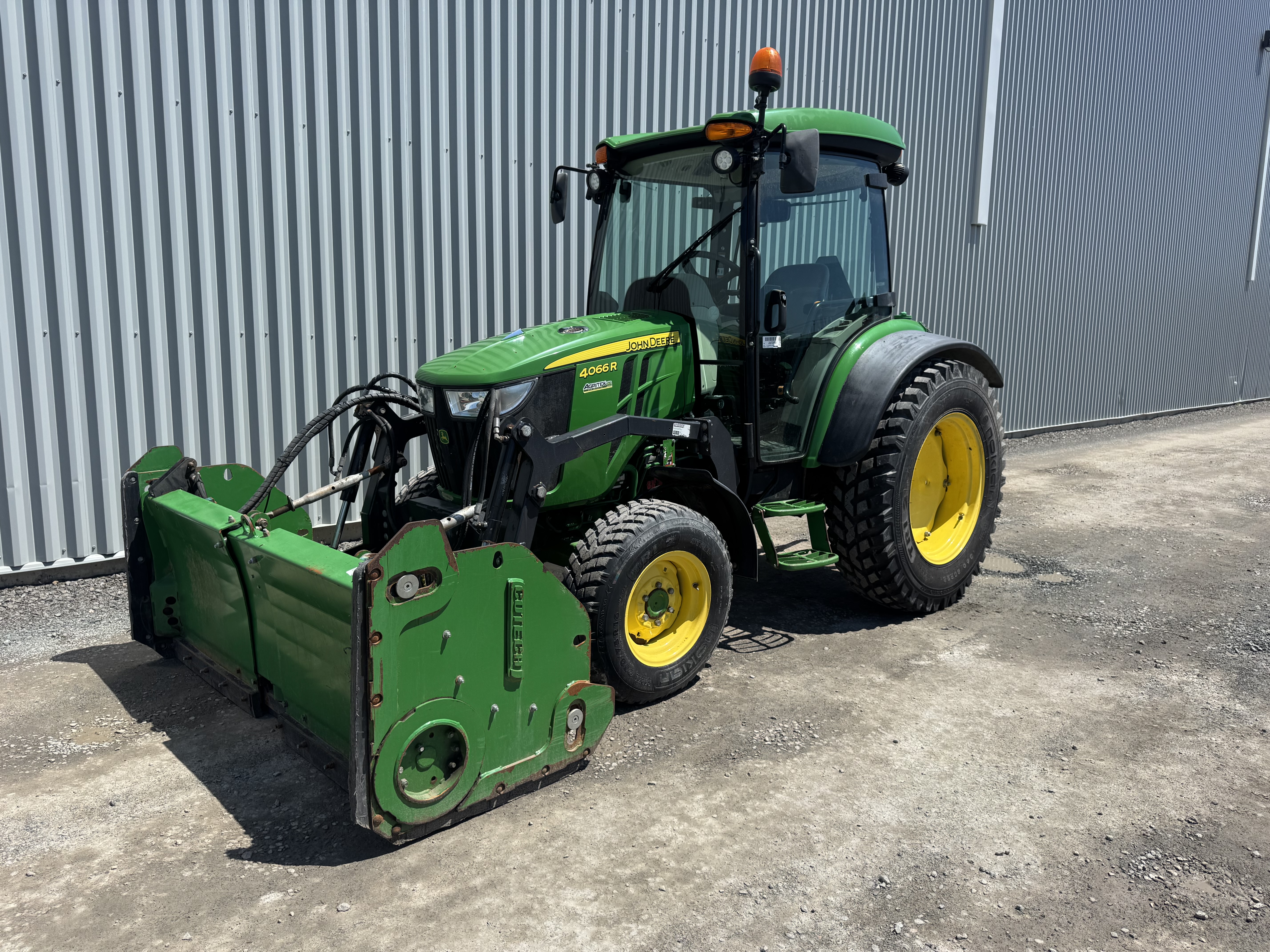 John Deere 4066R GRATTE NOKIAN    