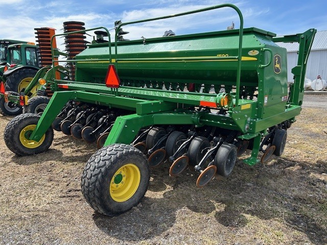 John Deere 1590