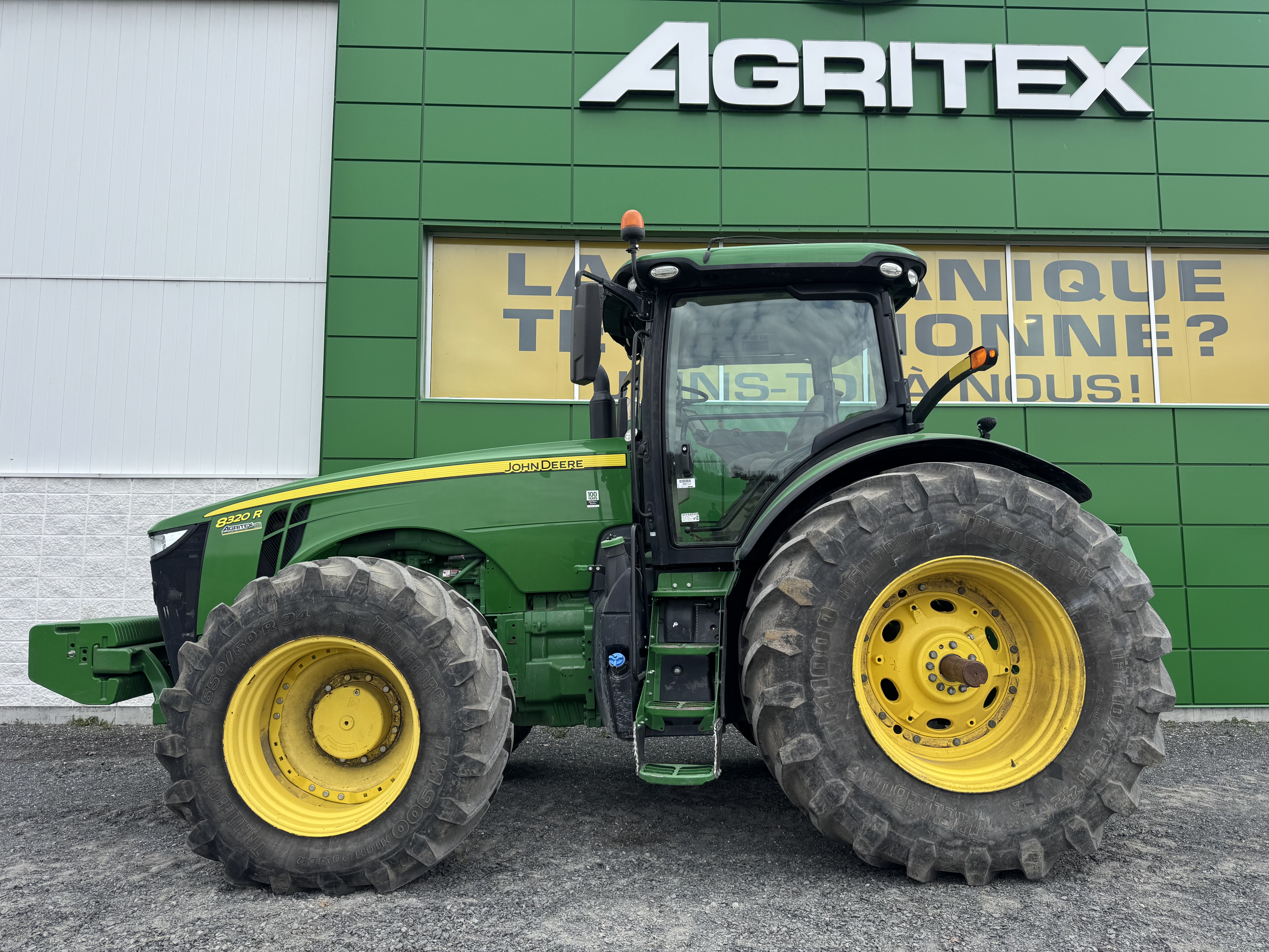 John Deere 8320R