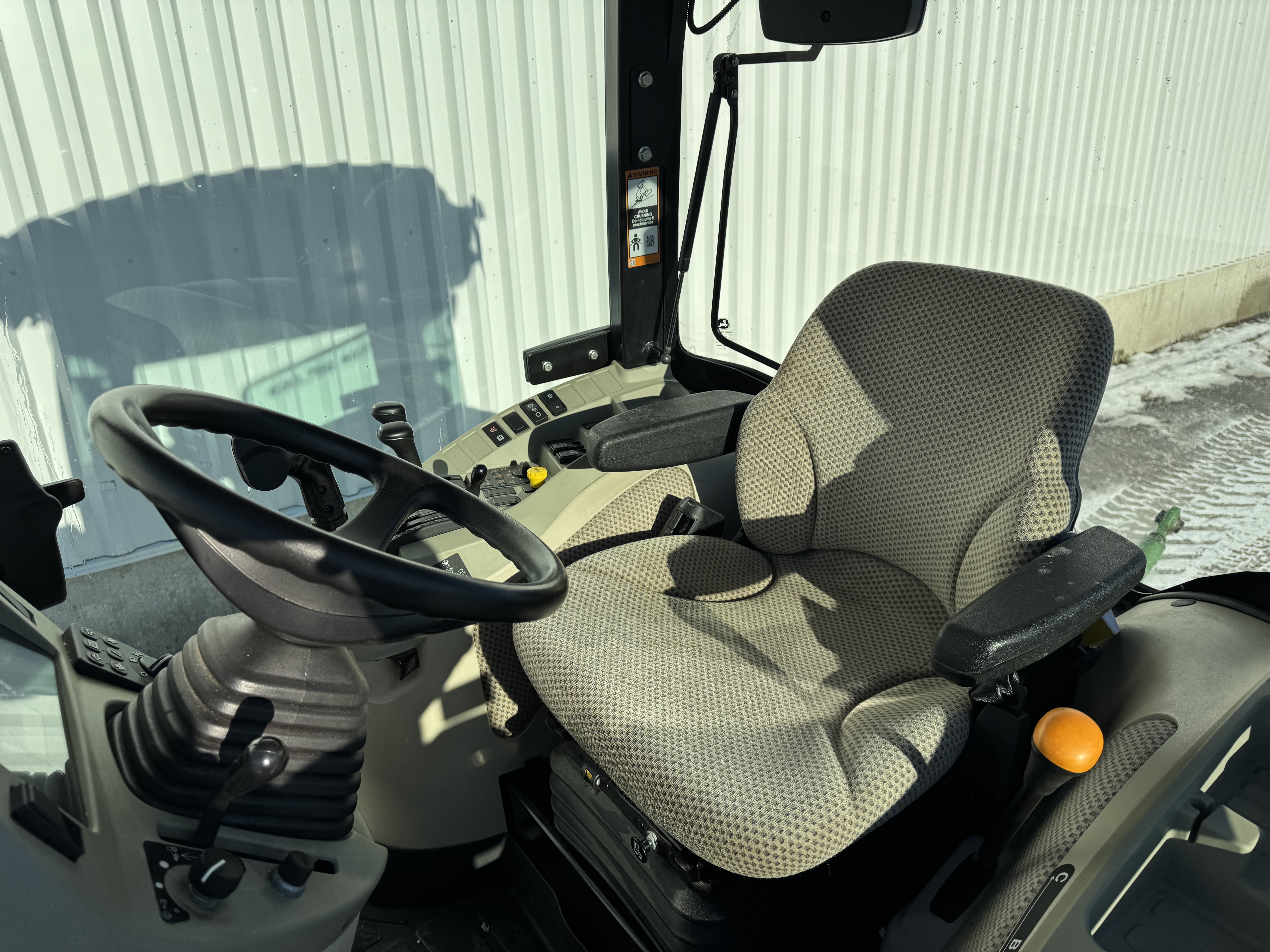 John Deere 4066R GRATTE NOKIAN    