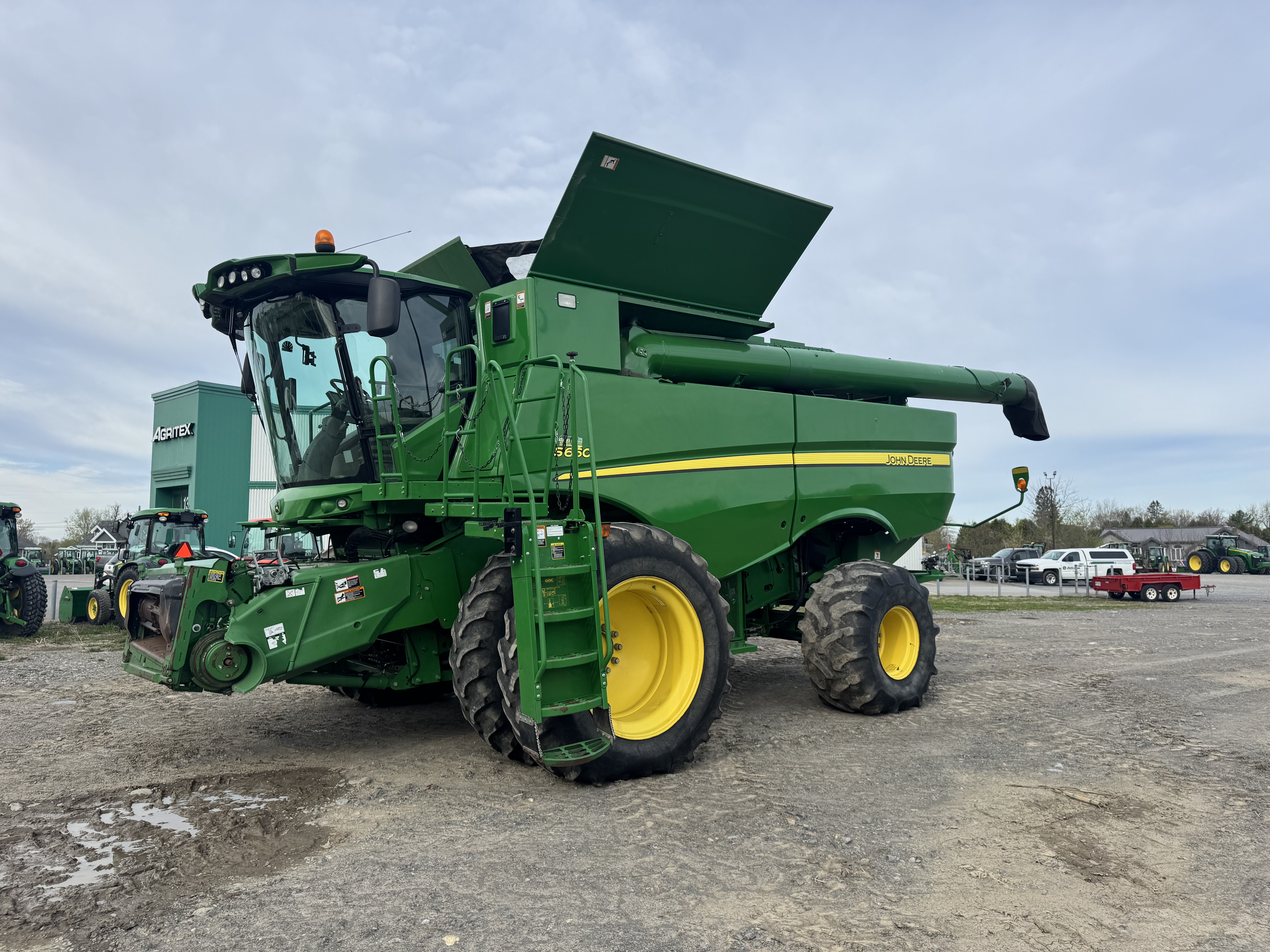 John Deere S660 