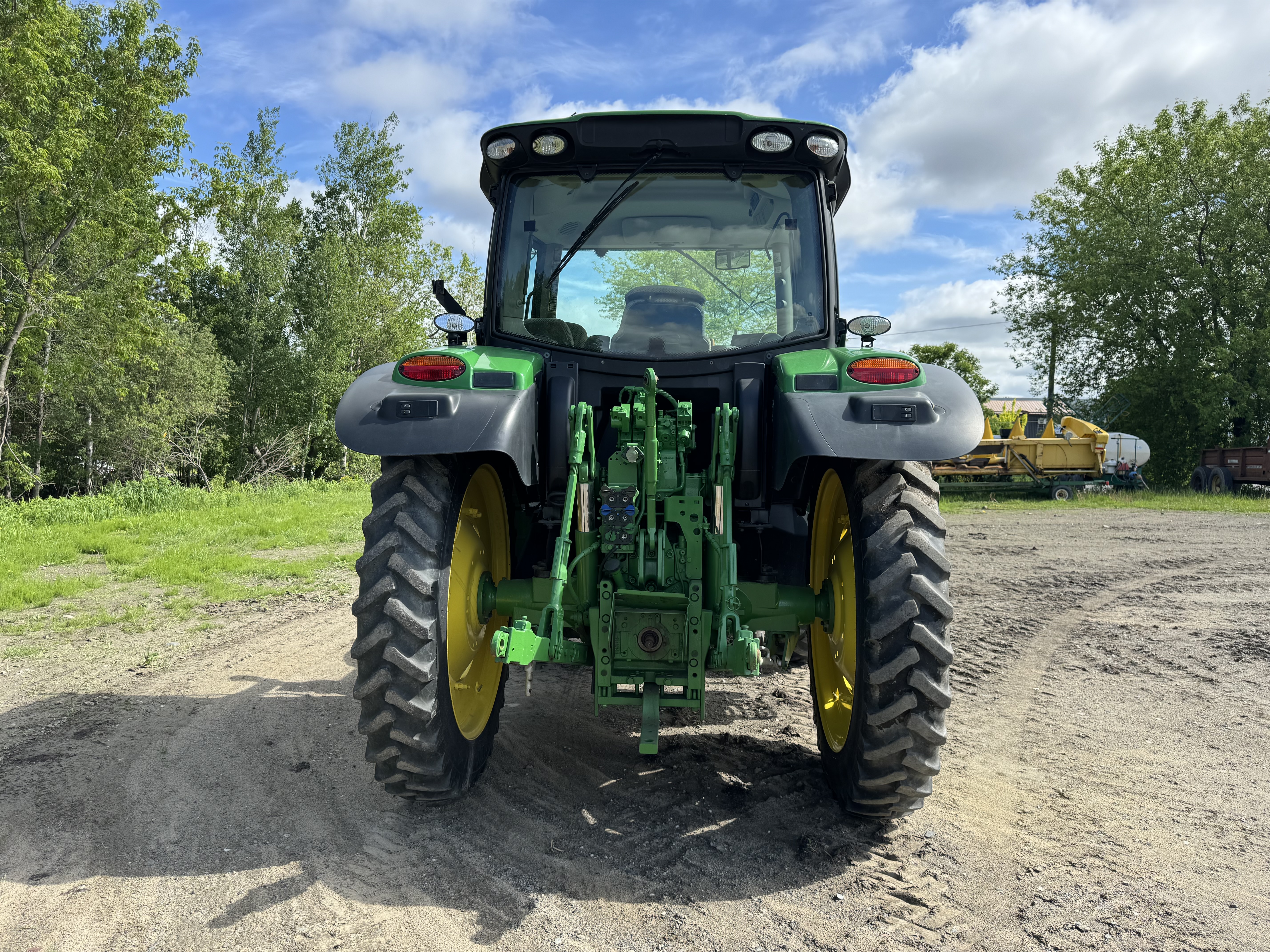 John Deere 6120R  