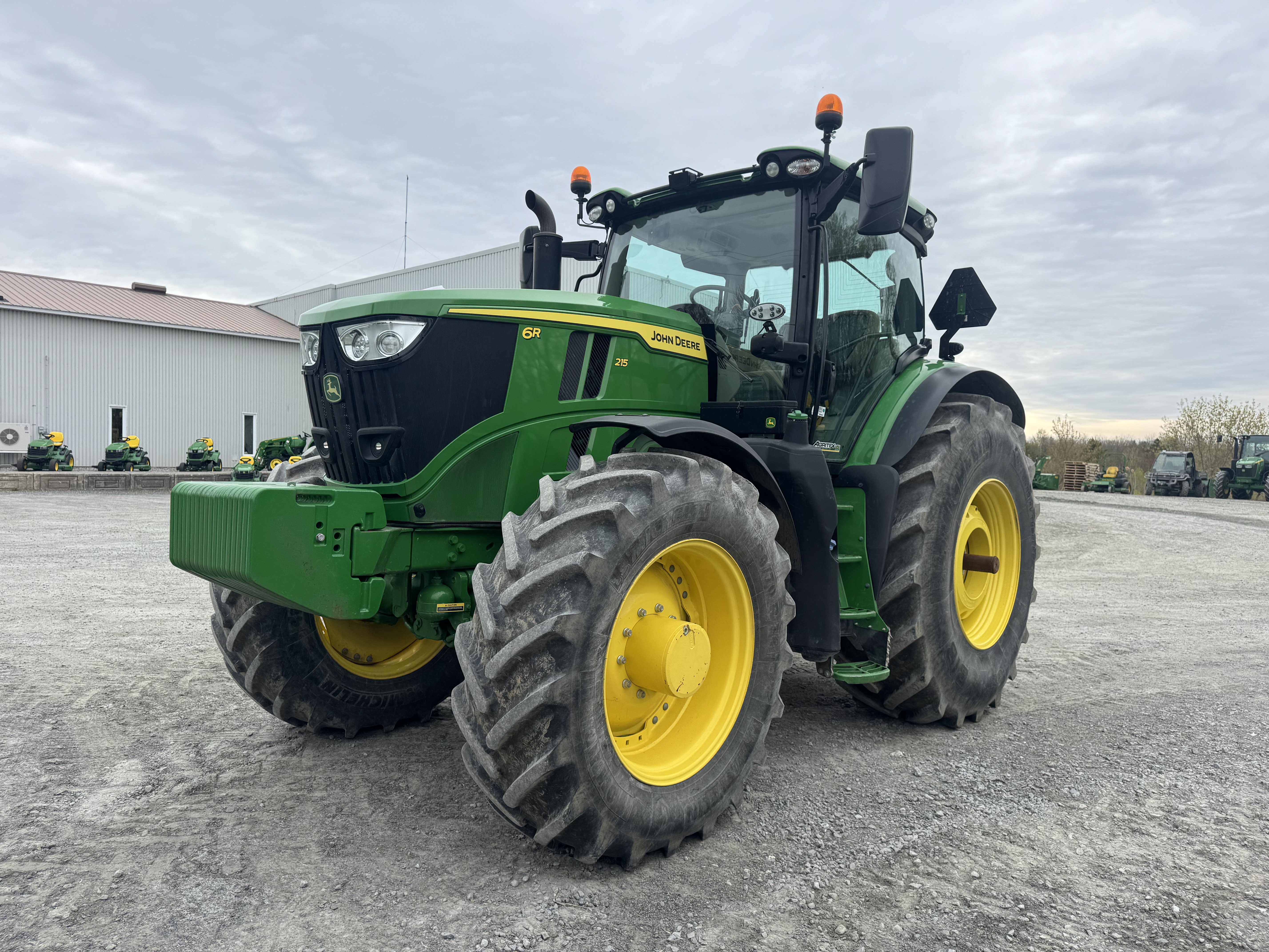 John Deere 6R 215  