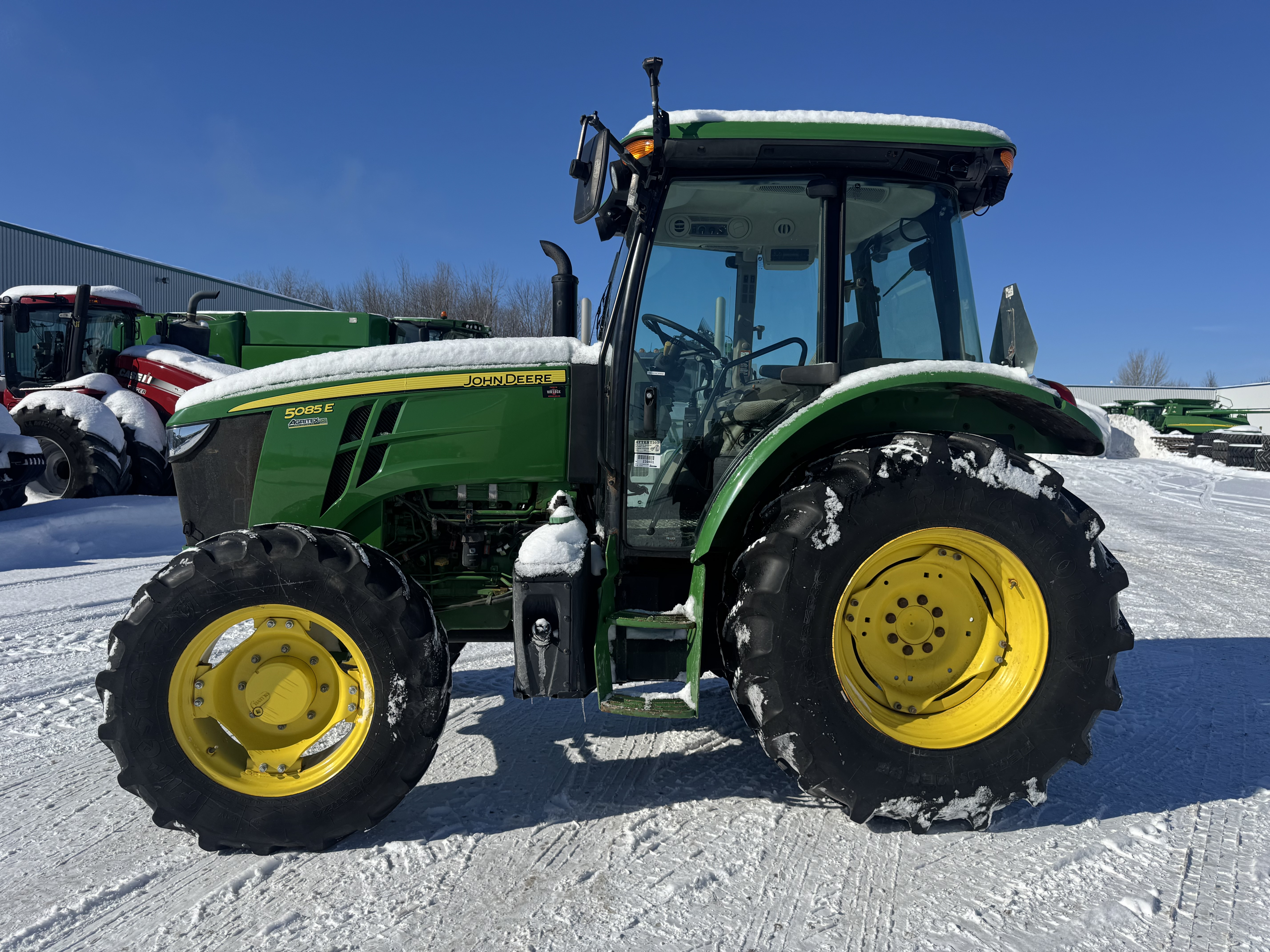 John Deere 5085E