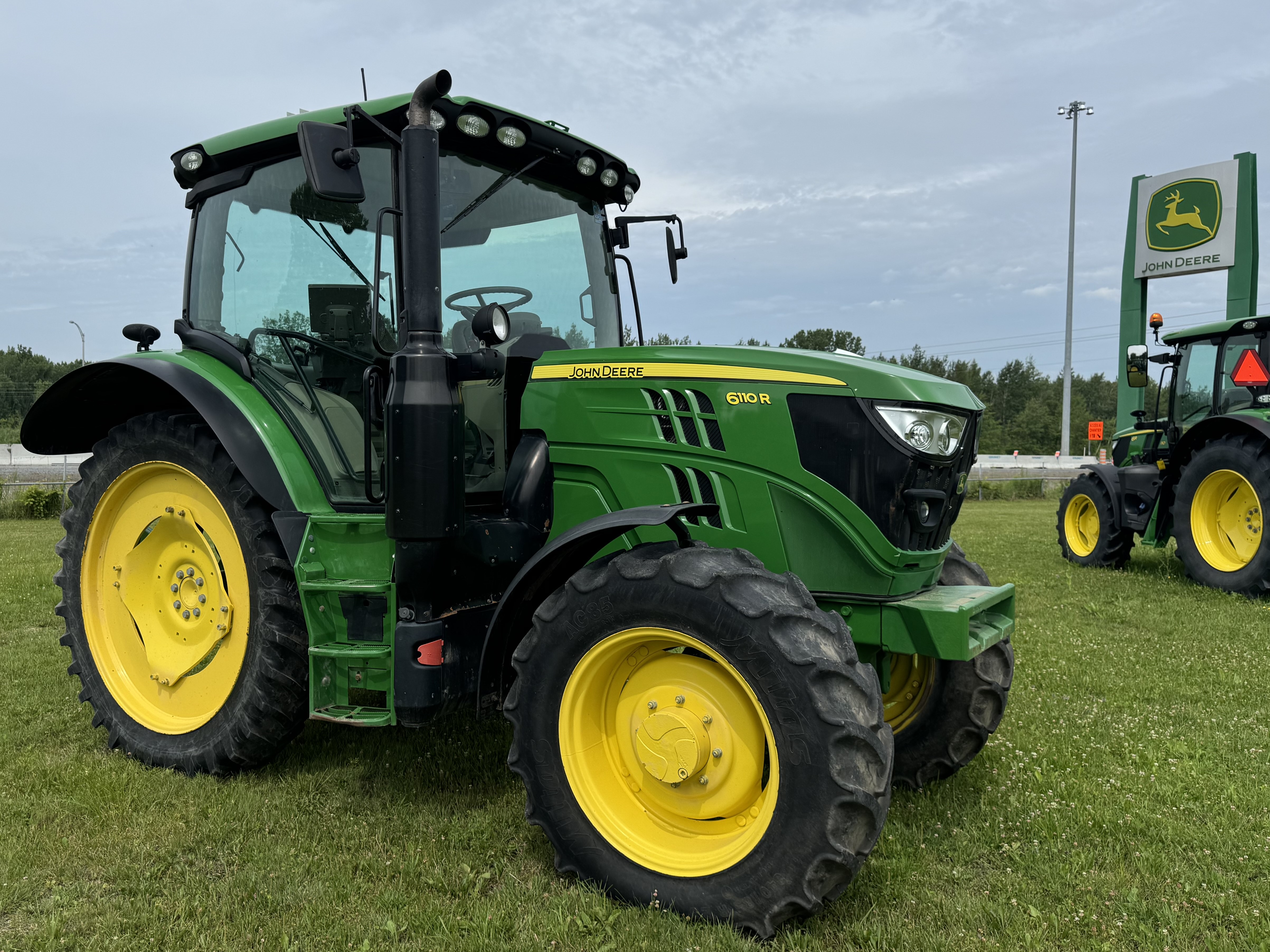 John Deere 6110R 