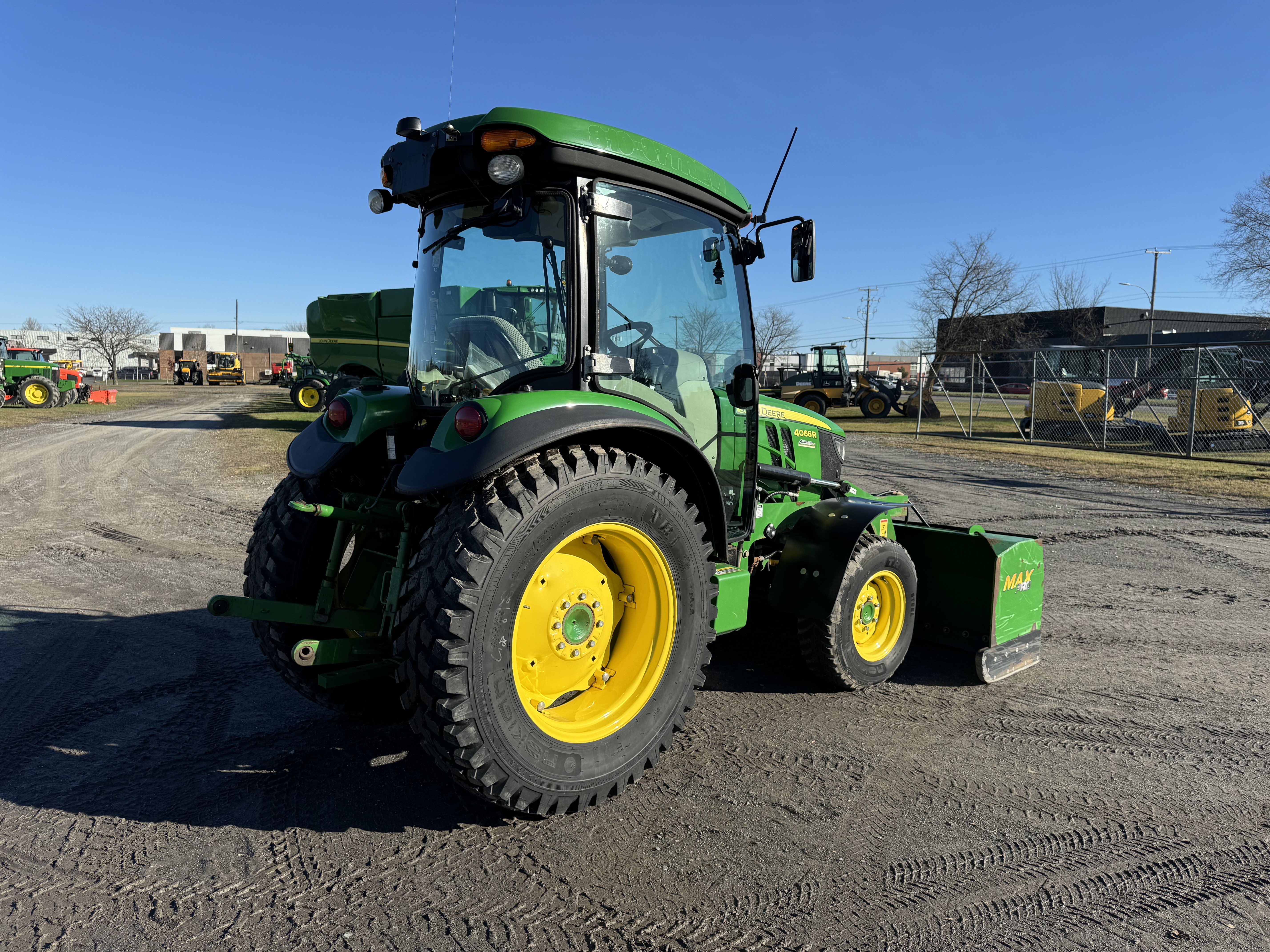 John Deere 4066R GRATTE NOKIAN 