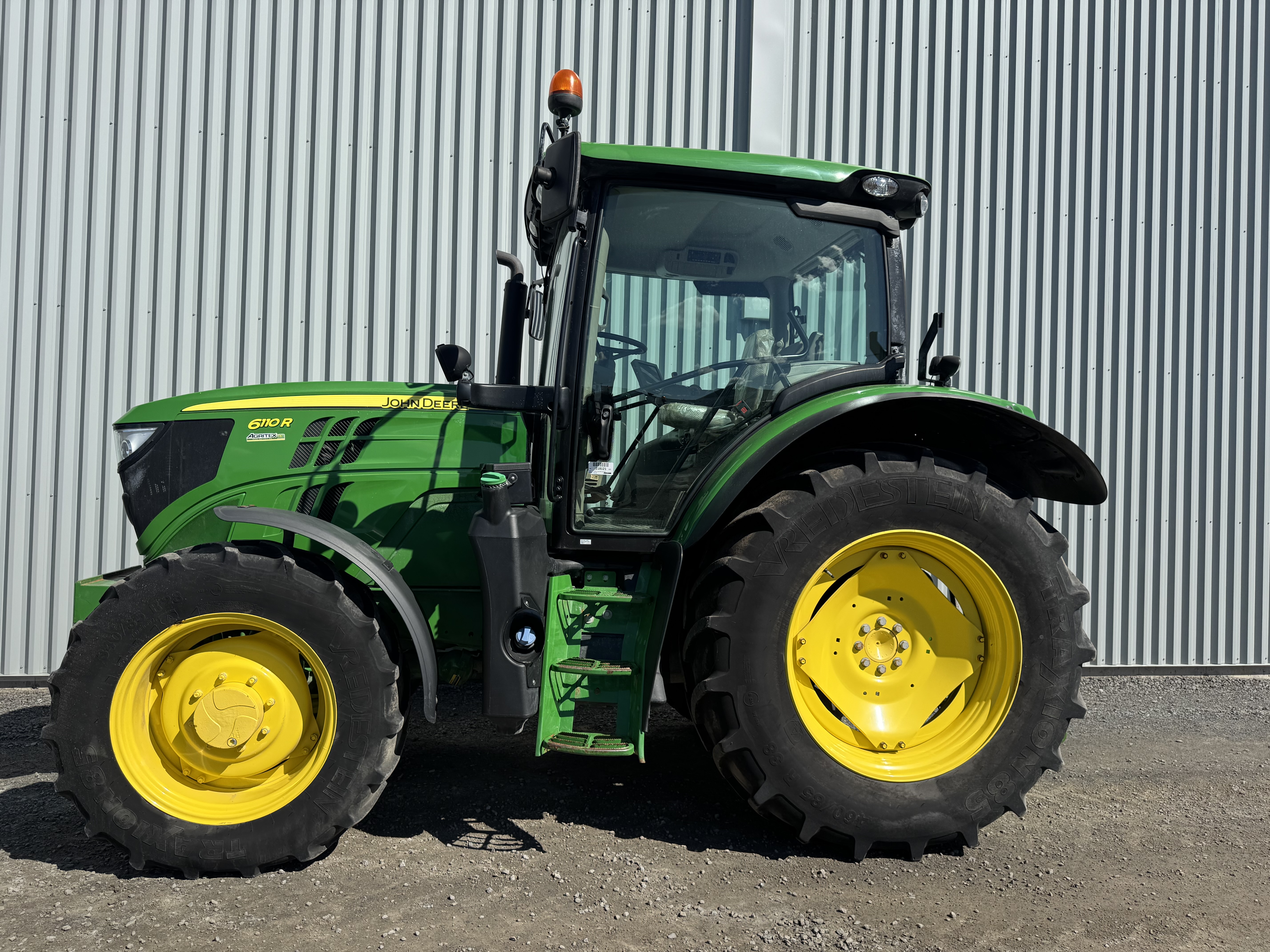 John Deere 6110R