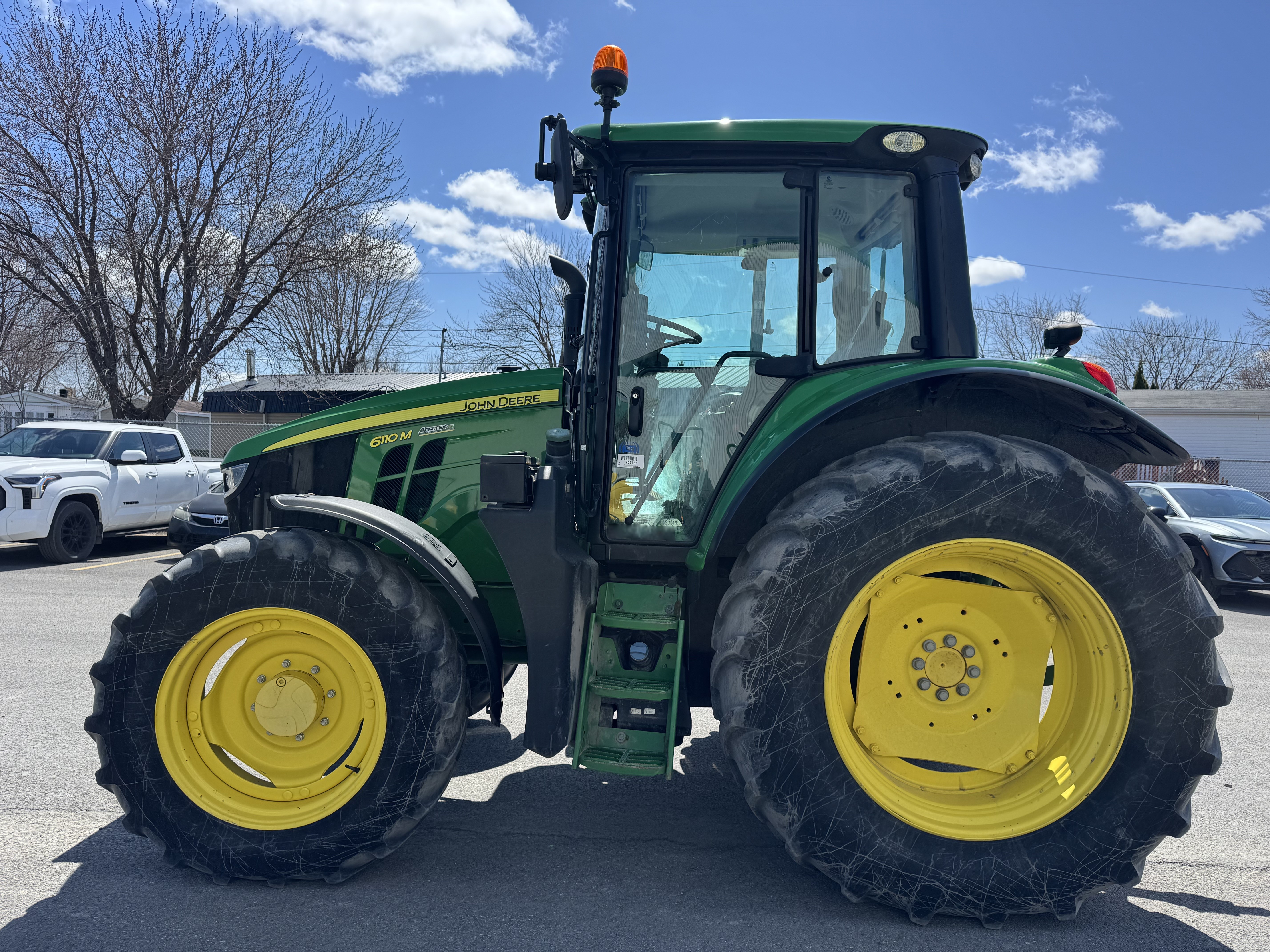 John Deere 6110M