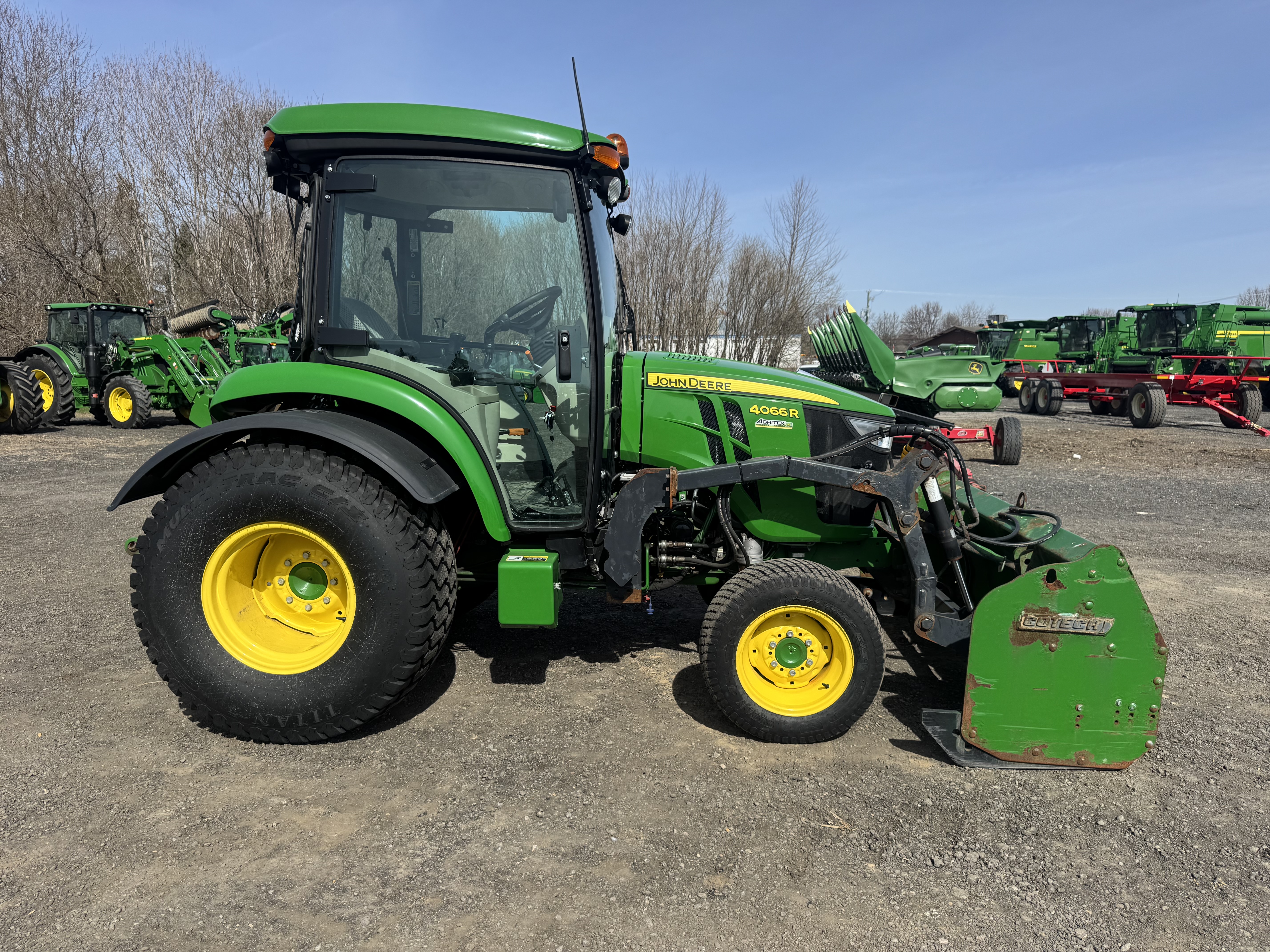 John Deere 4066R GRATTE TURF    