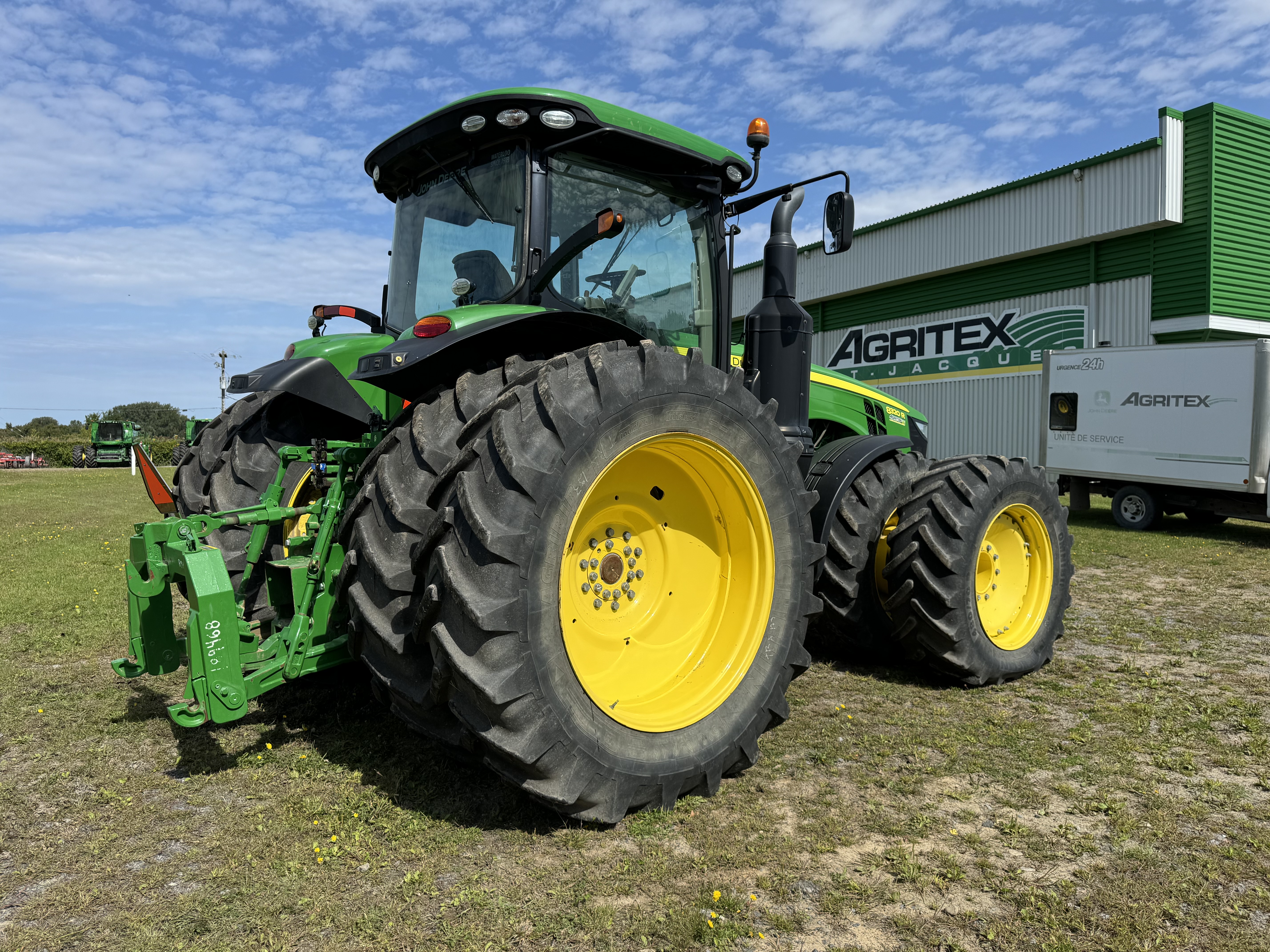 John Deere 8320R