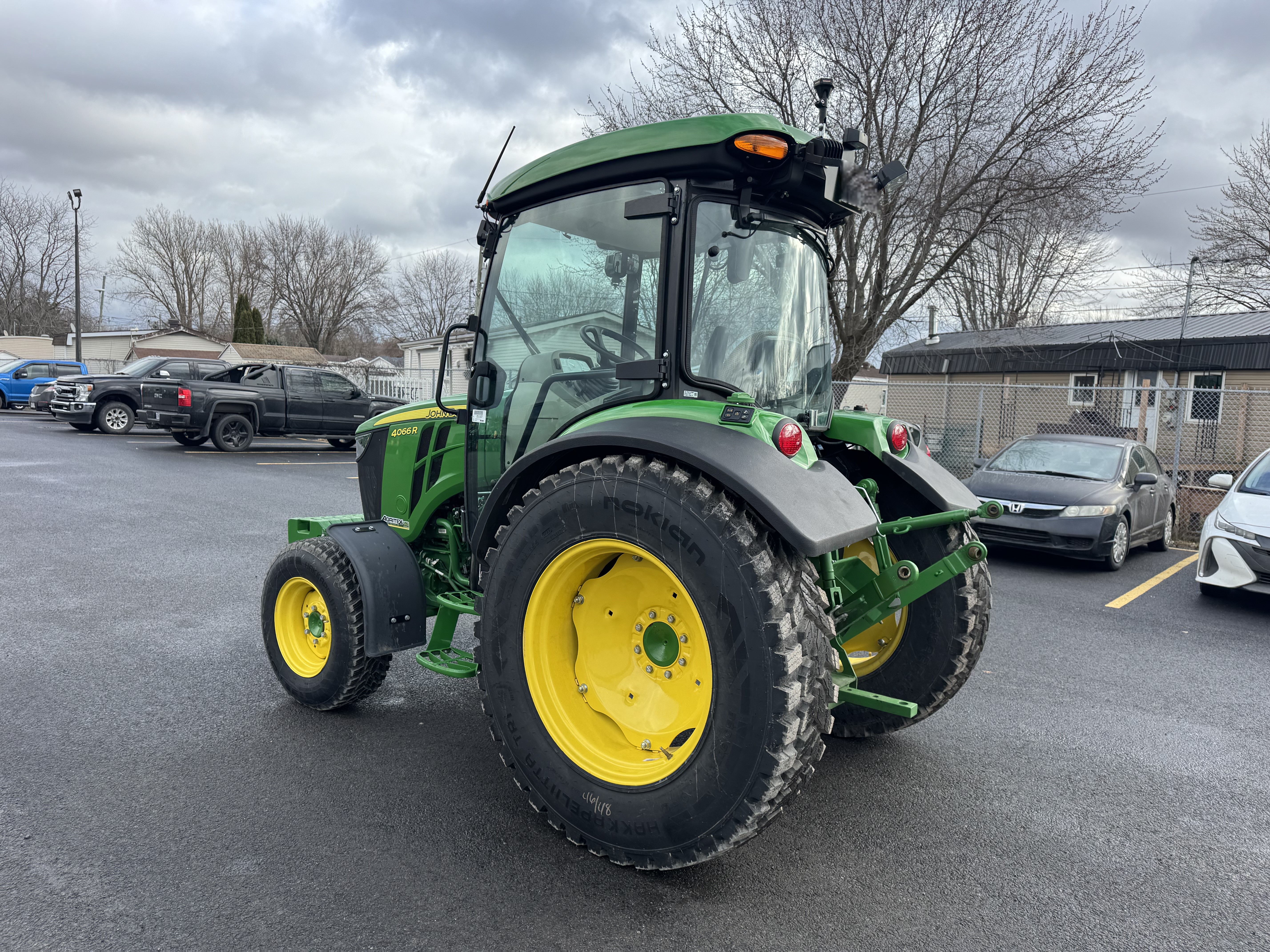 John Deere 4066R NOKIAN 