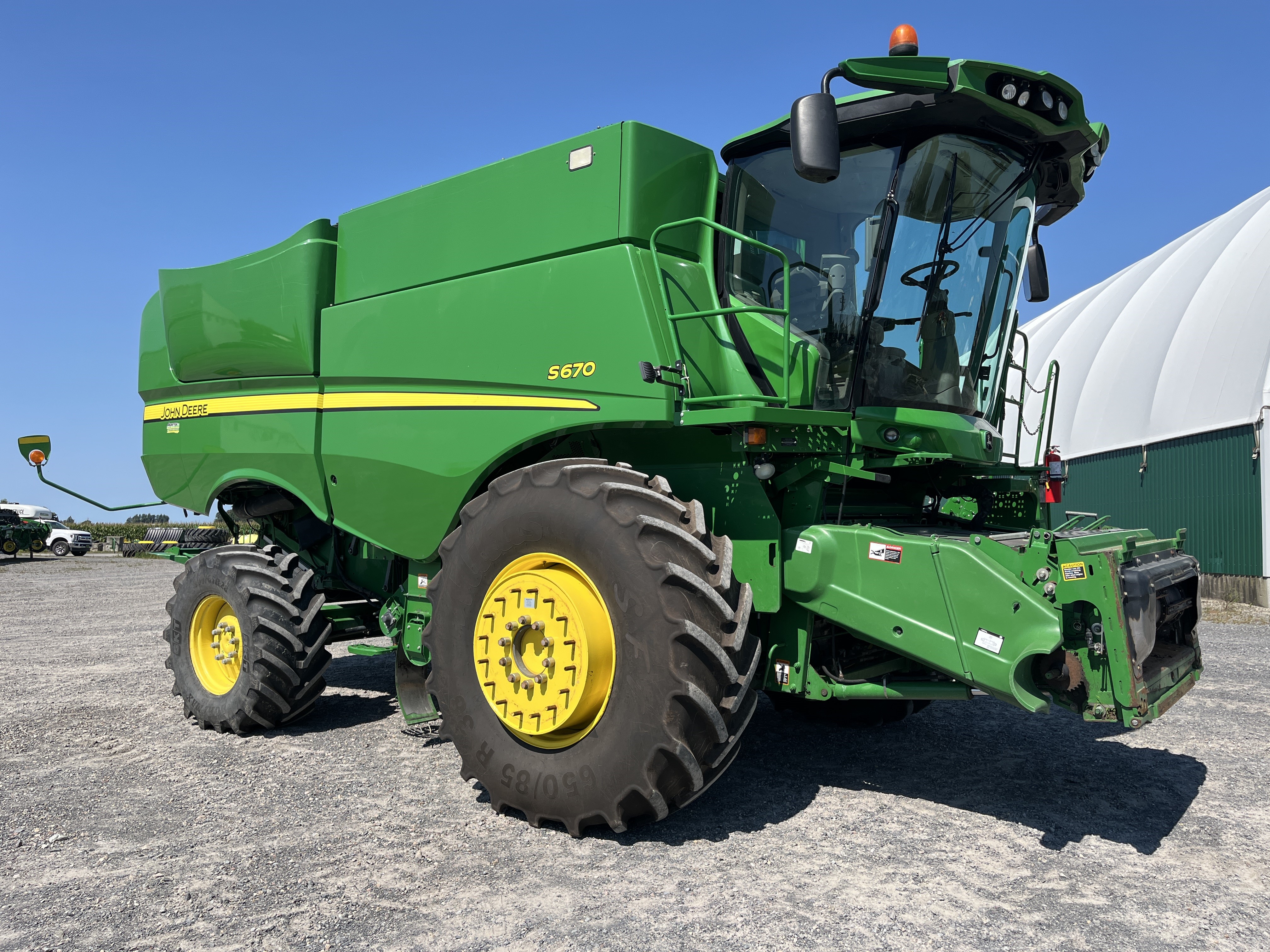 John Deere S670