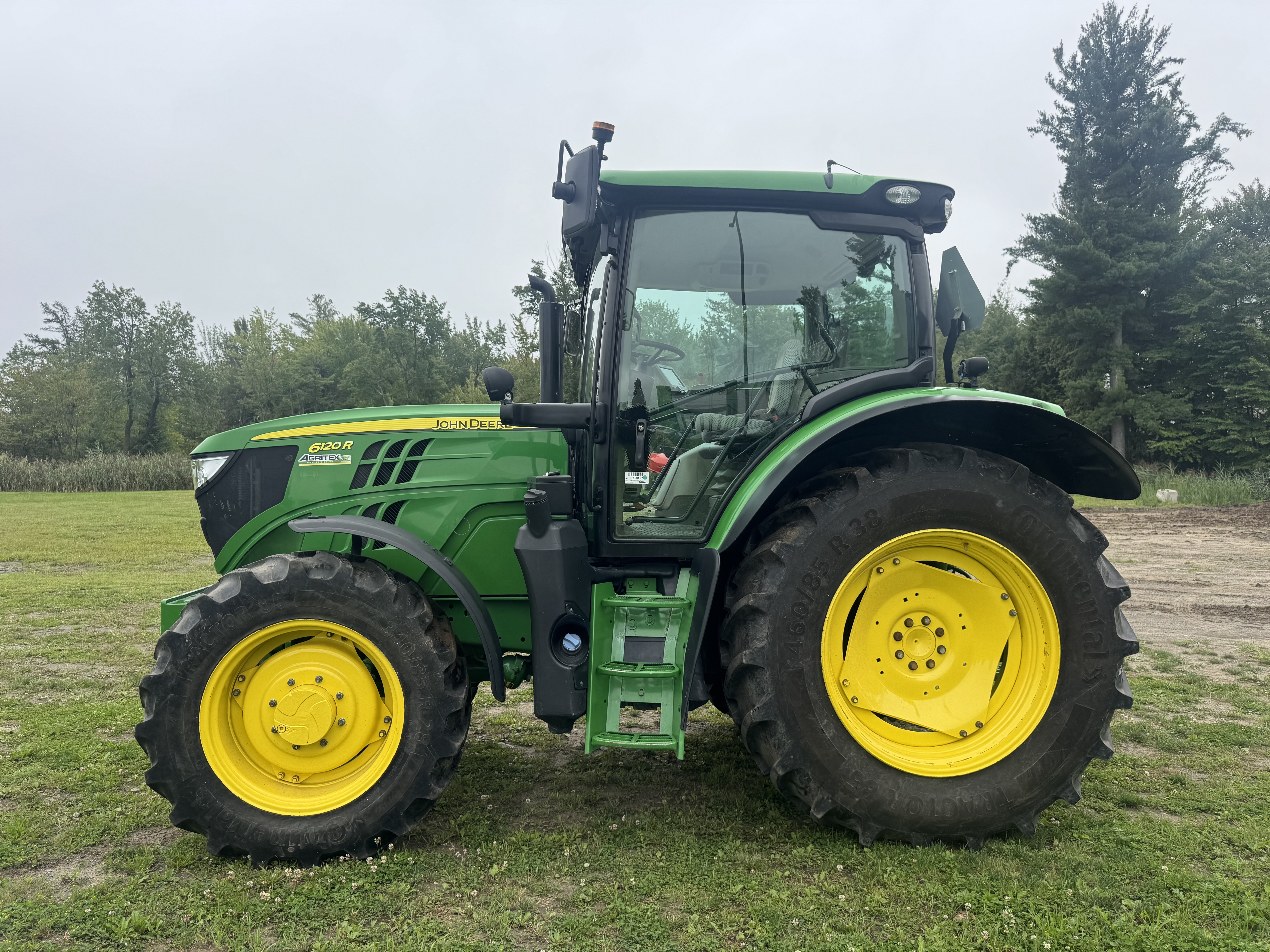 John Deere 6120R