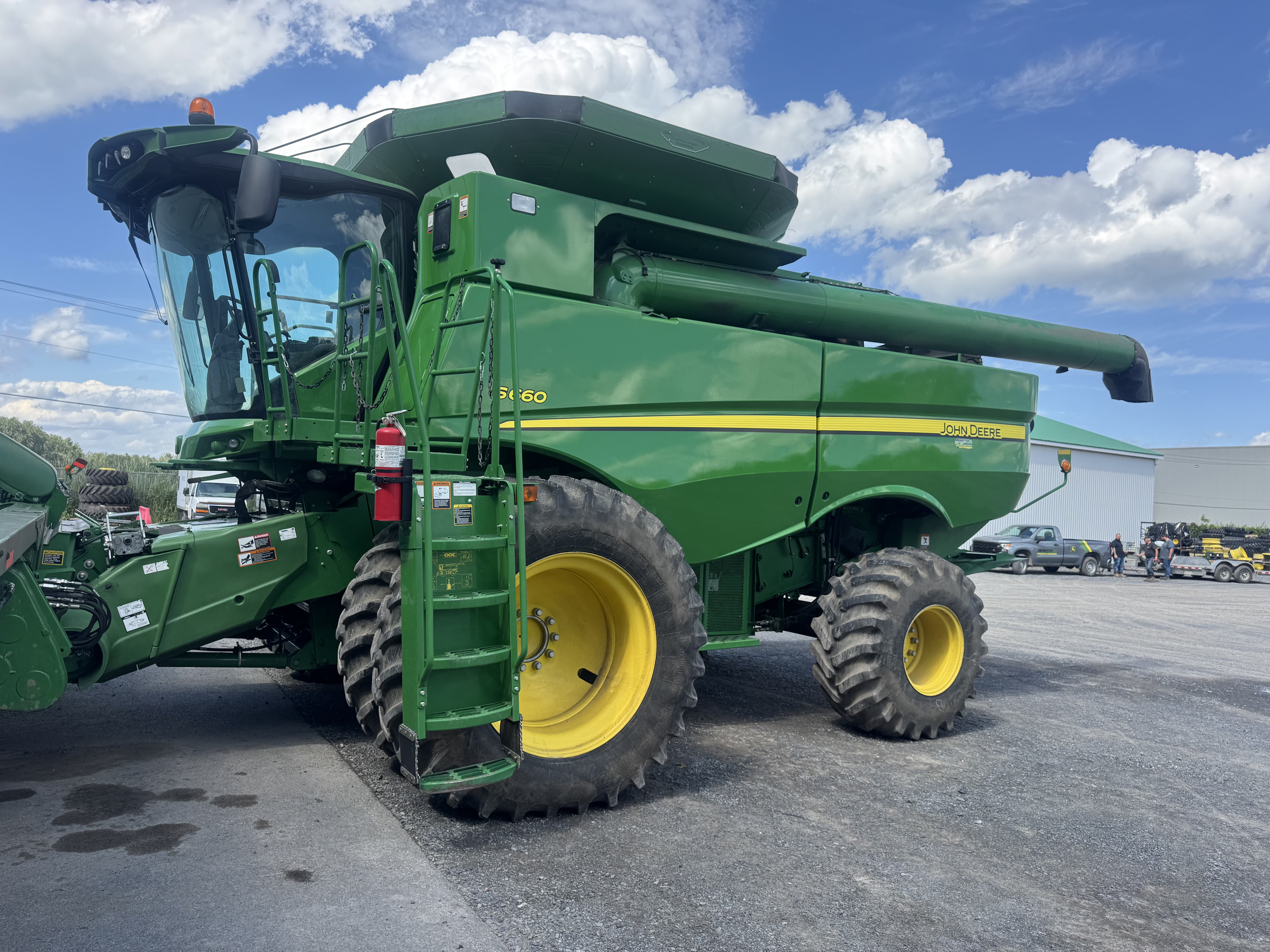 John Deere S660