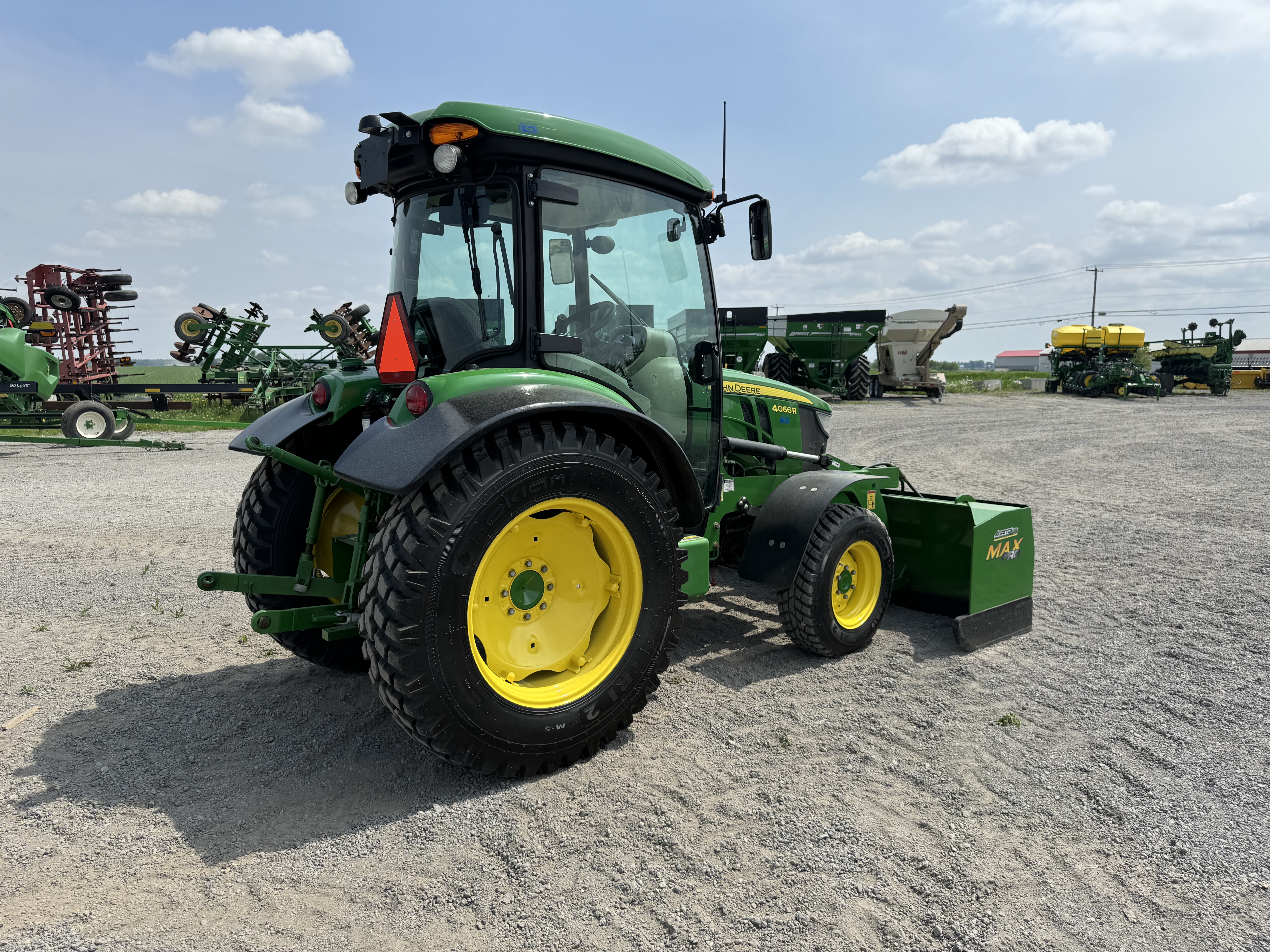 John Deere 4066R GRATTE NOKIAN  