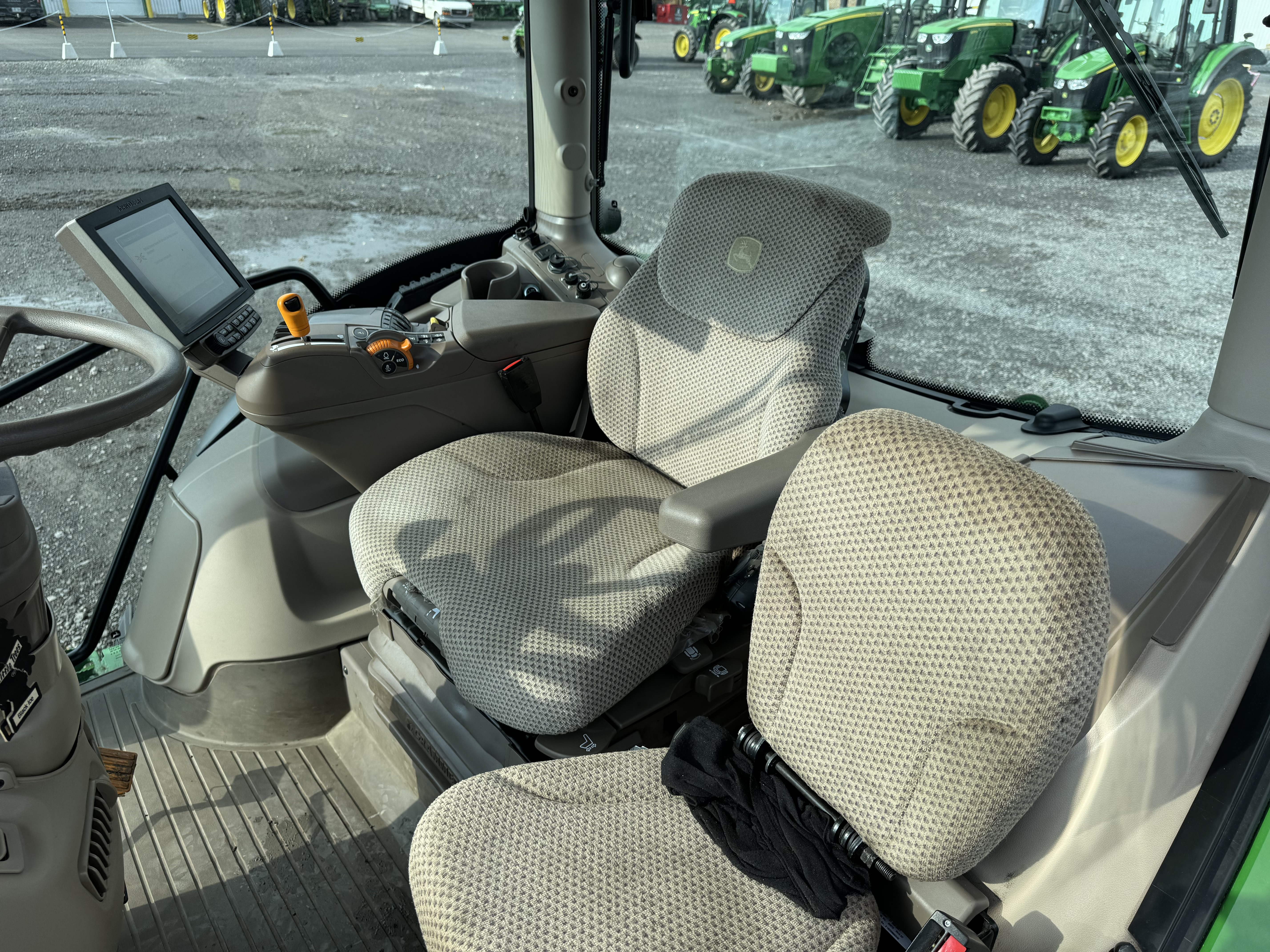 John Deere 6110R 