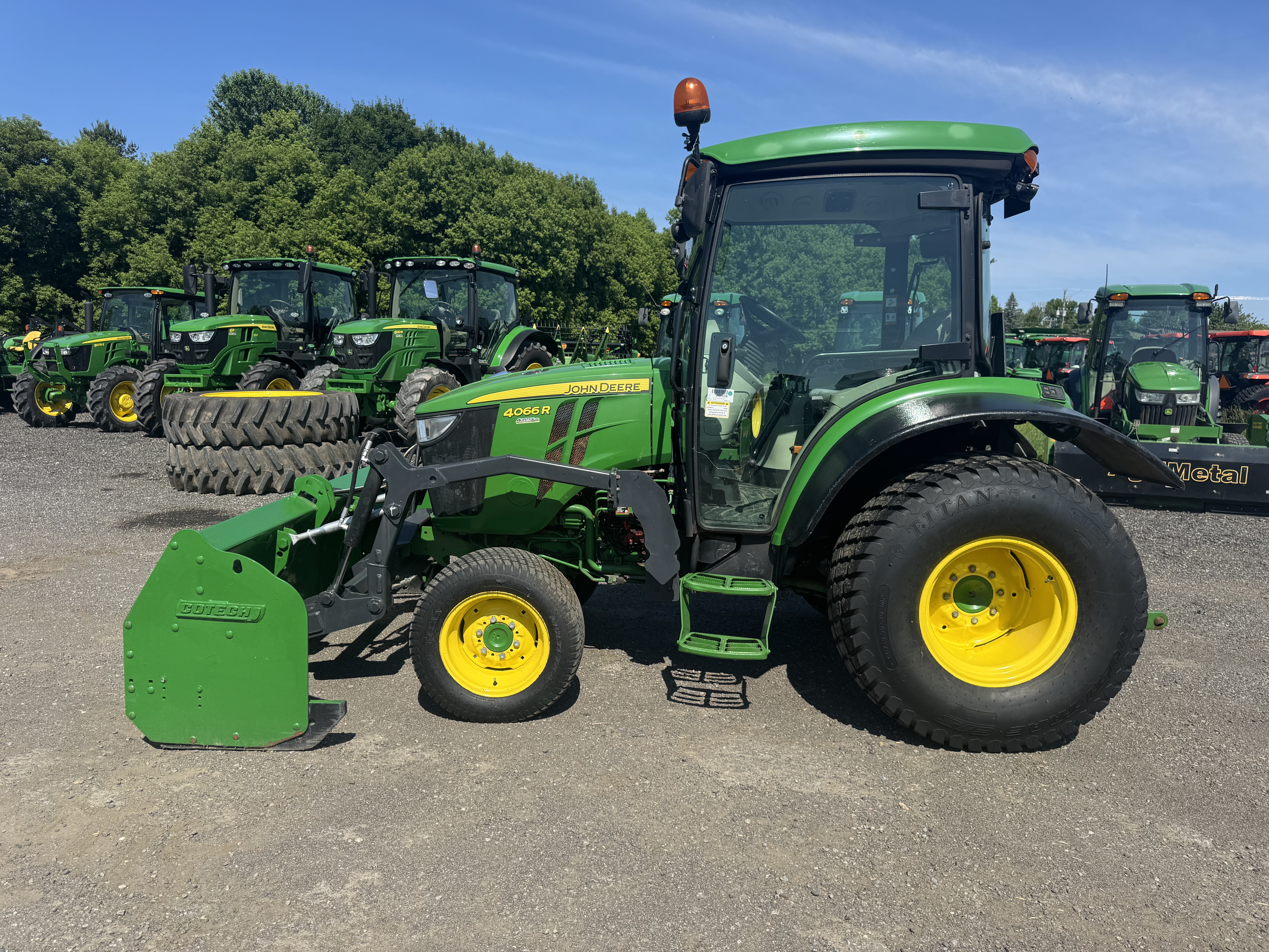 John Deere 4066R GRATTE TURF   