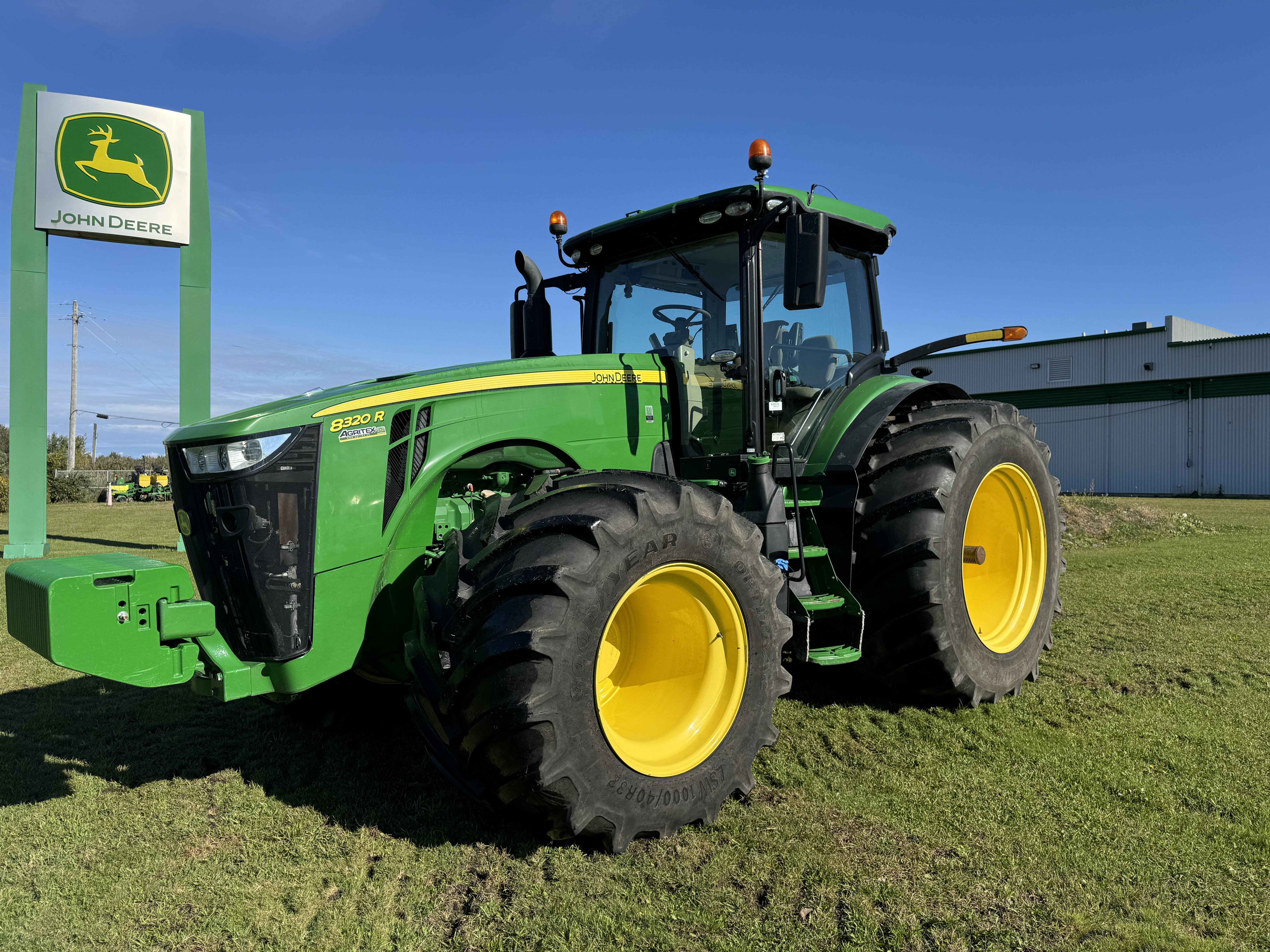 John Deere 8320R 