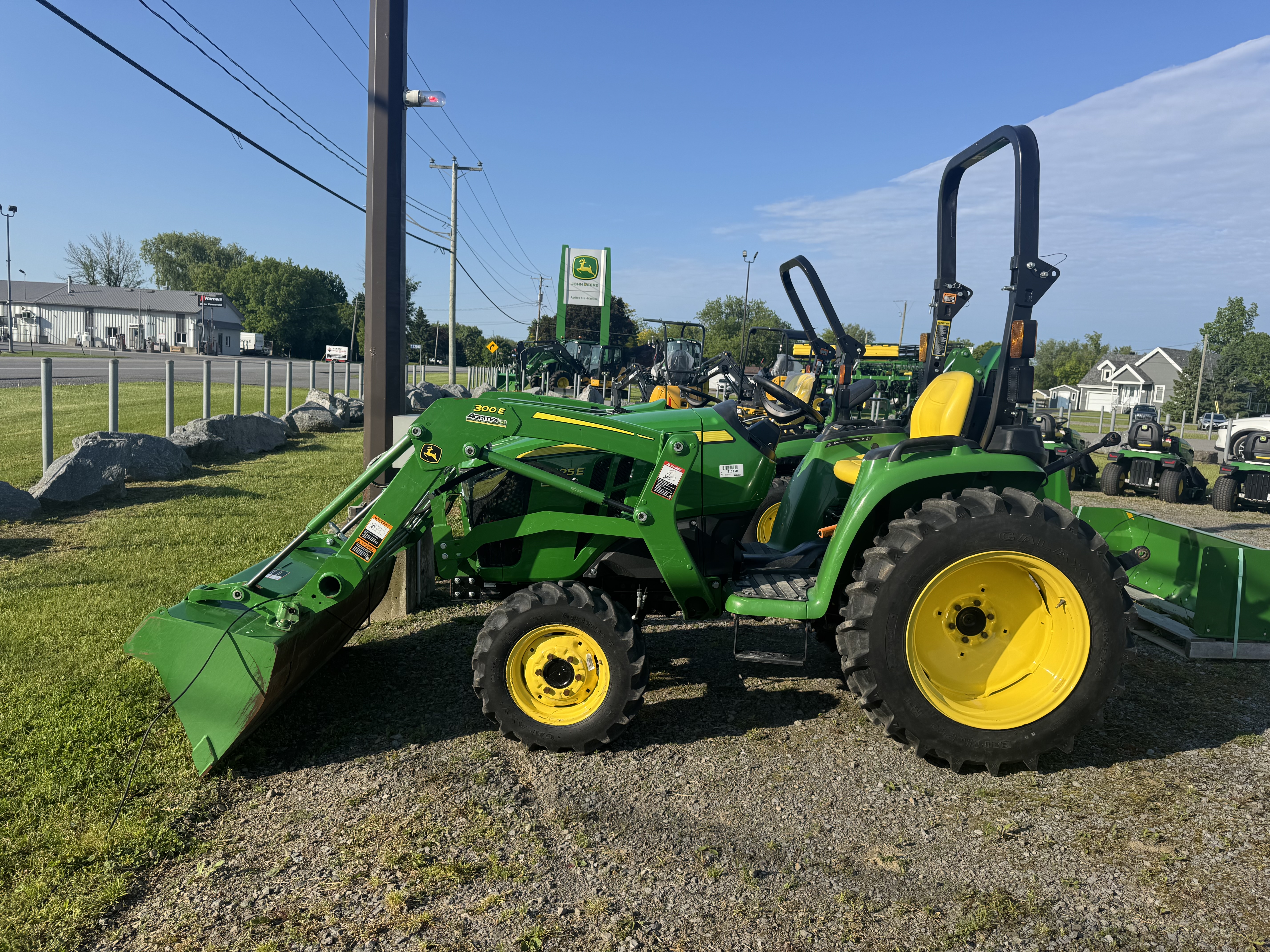John Deere 3025E