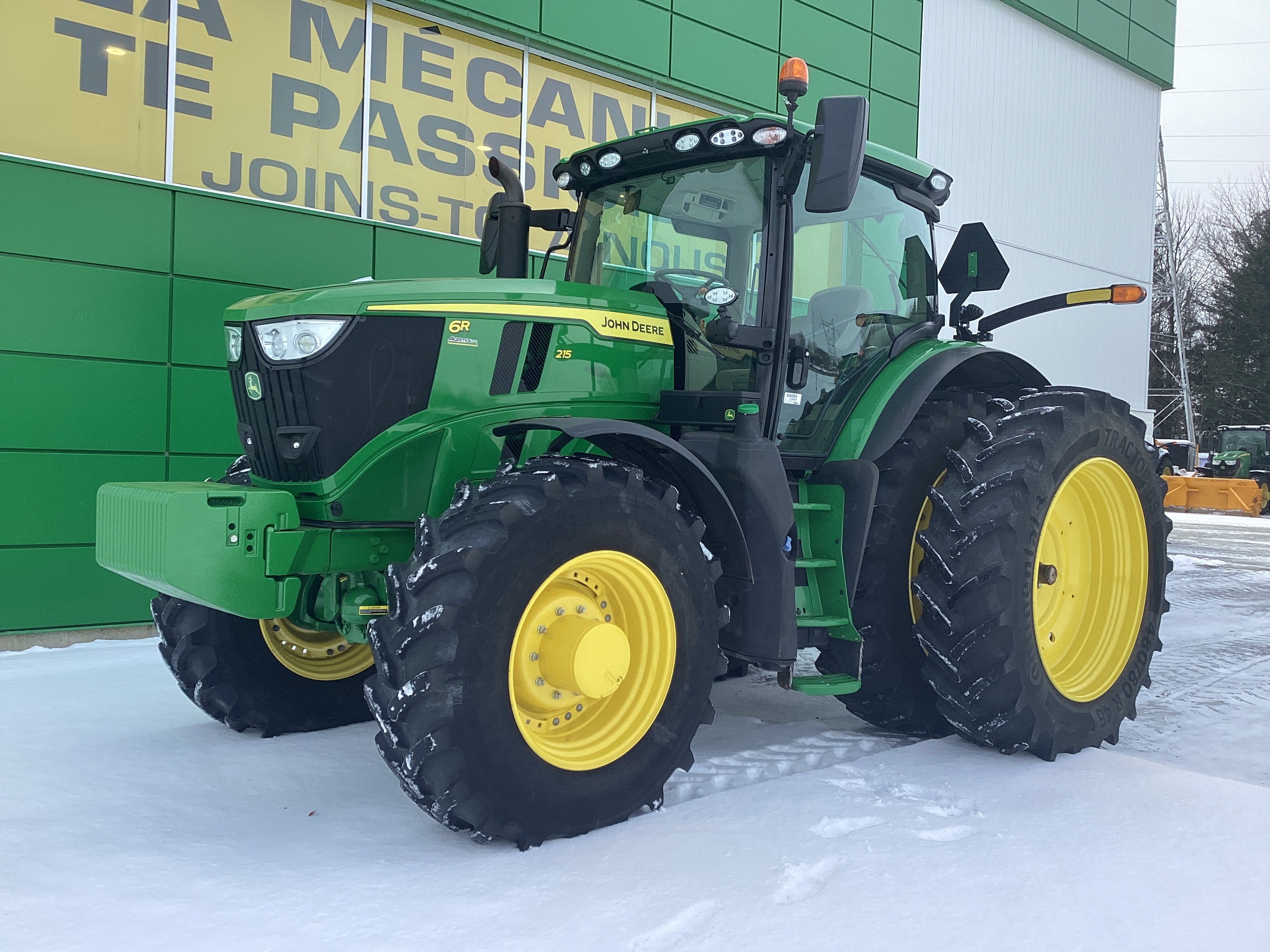 John Deere 6R 215